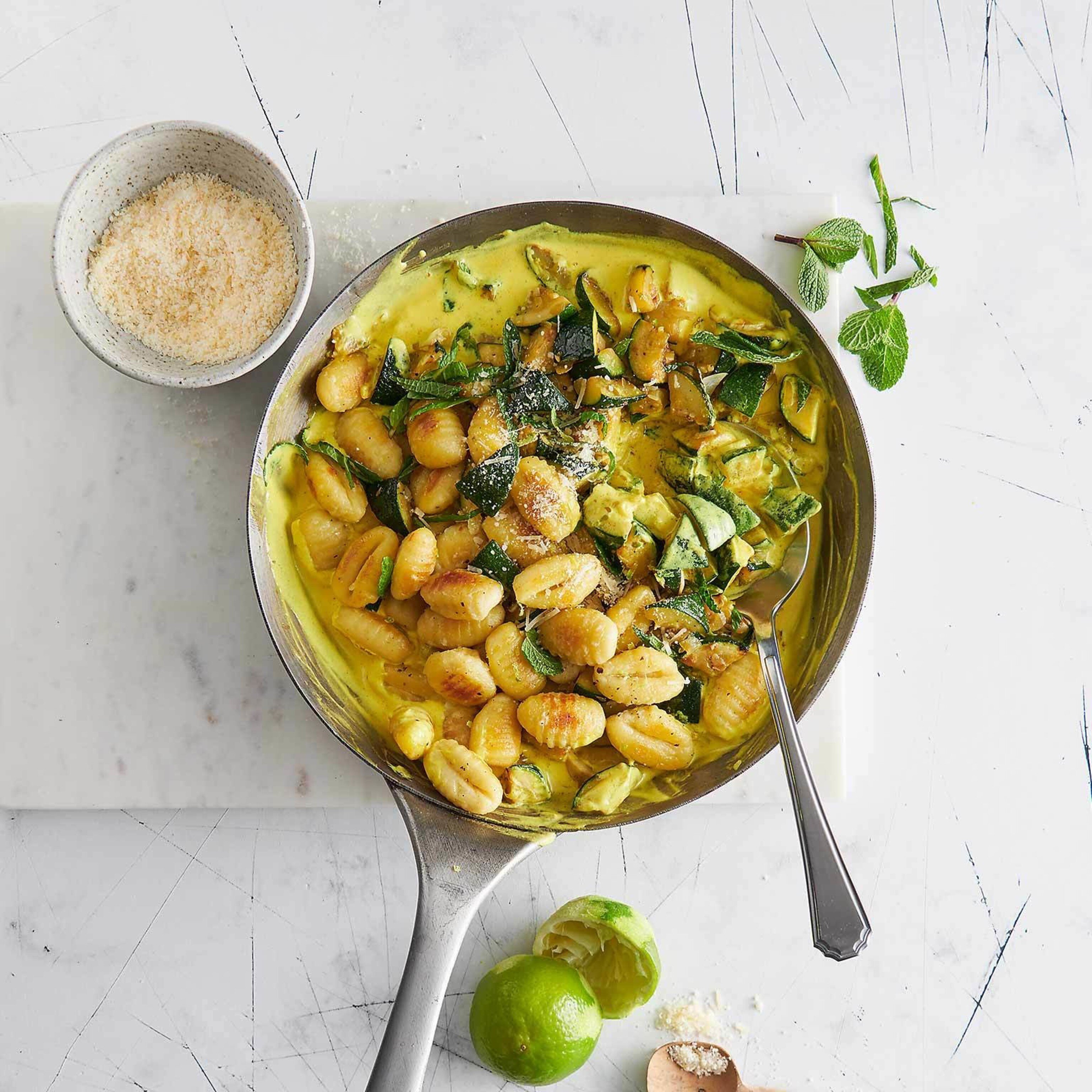 Gnocchi an Limetten-Zucchinisauce