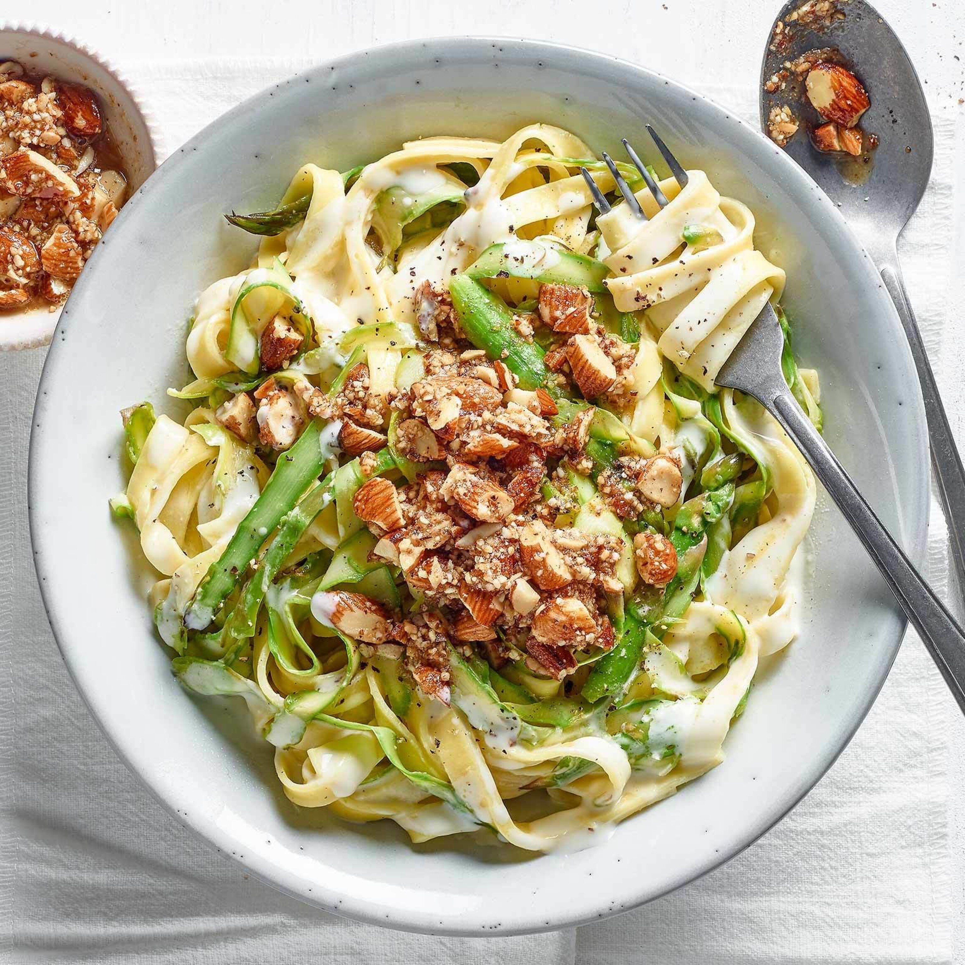 Tagliatelles asperges-amandes