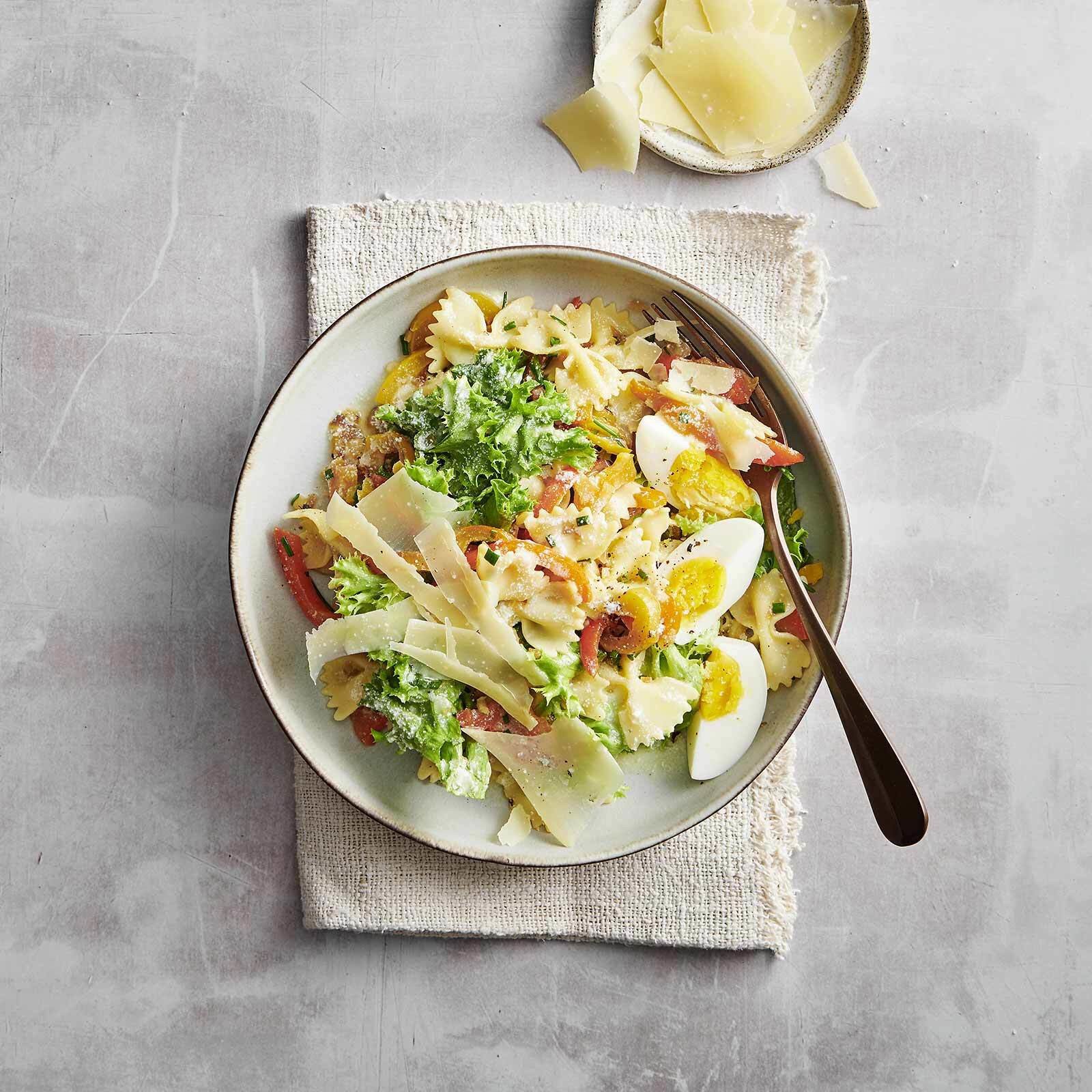 Farfalle-Salat mit Peperoni