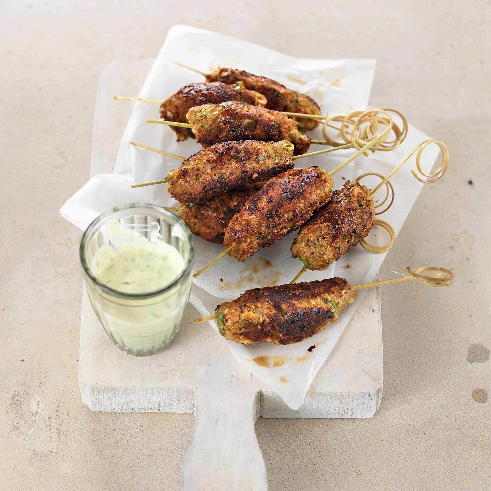 Curry-Spiessli mit Joghurt-Dip