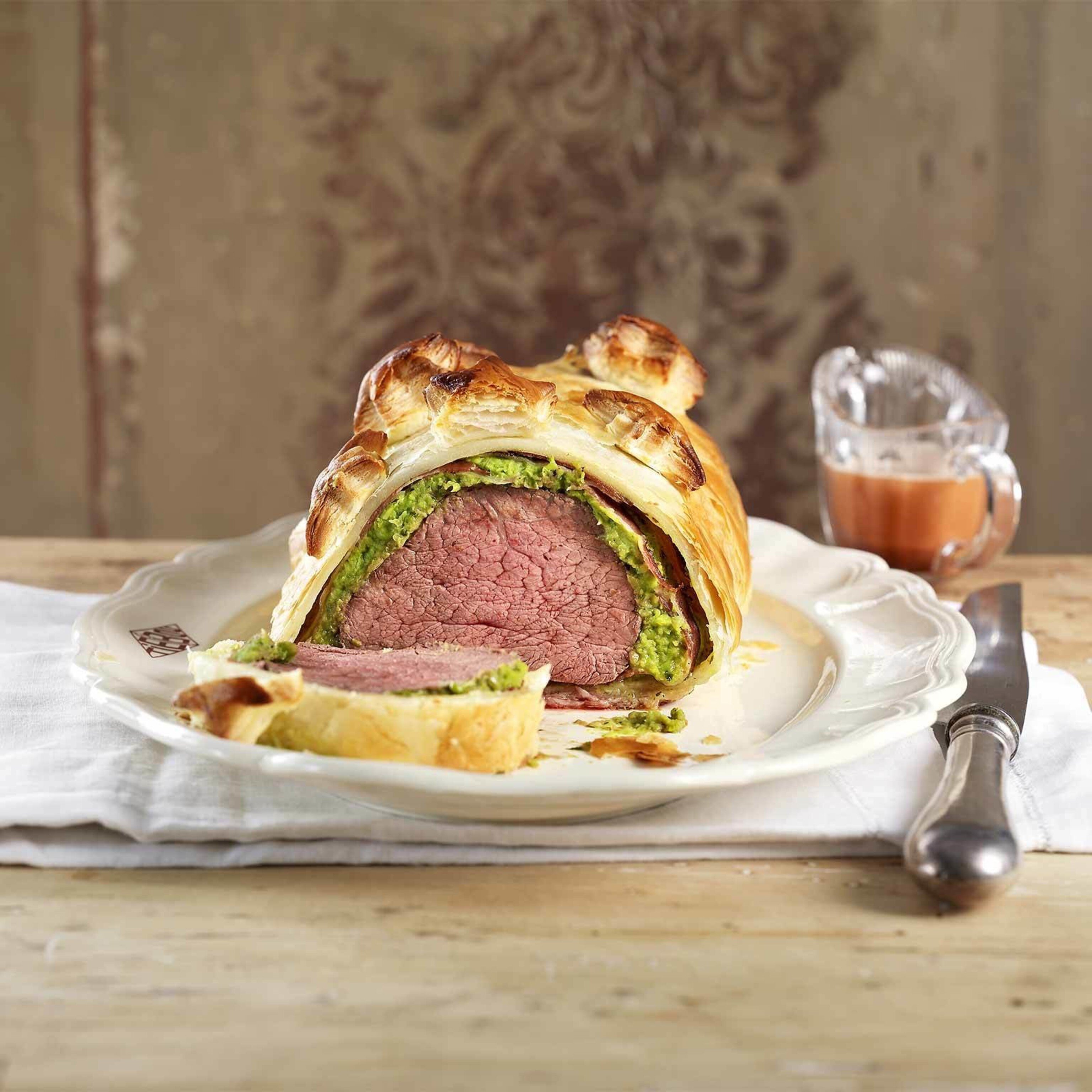 Rindsfilet im Teig mit Erbsli