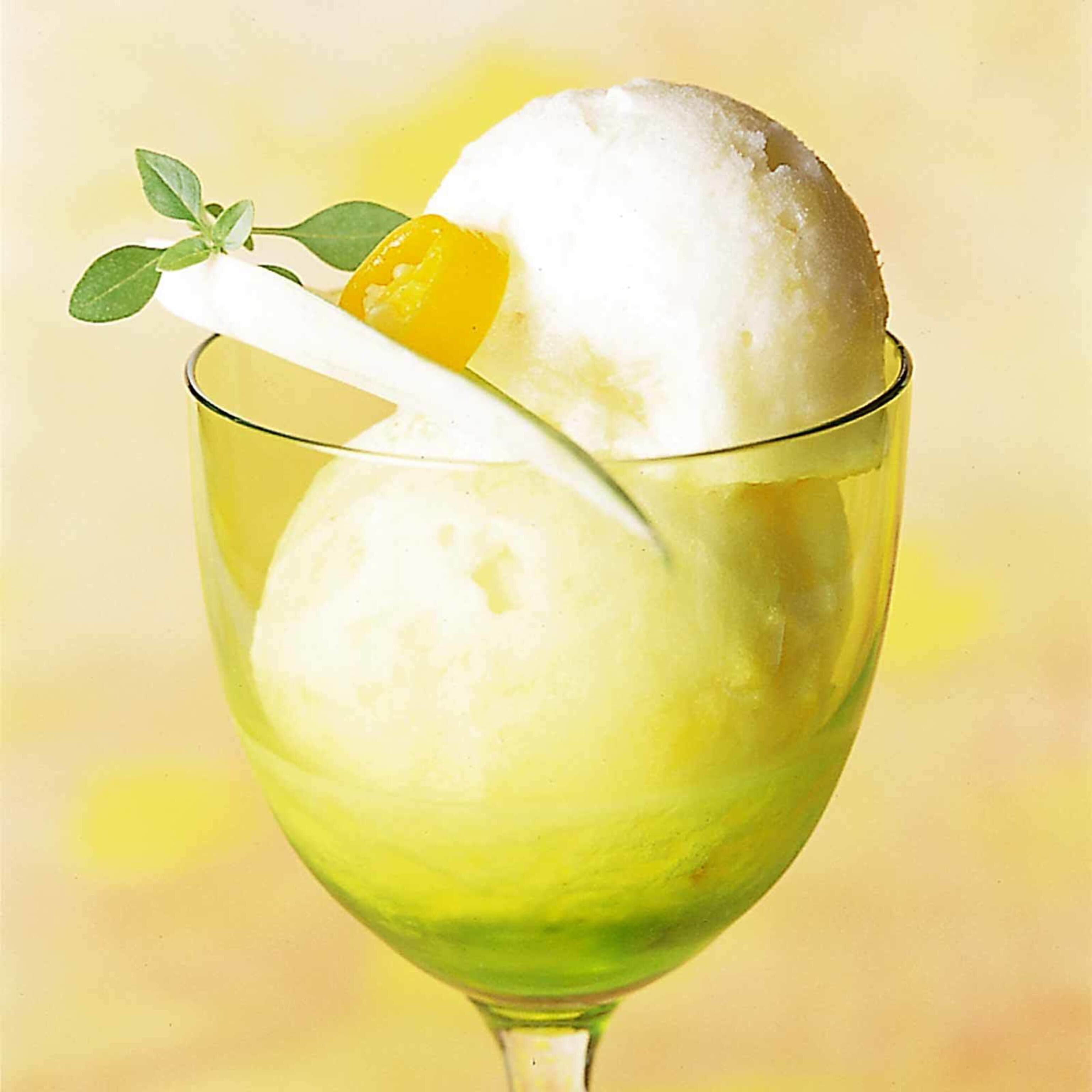 Ananas-Sorbet mit Chili