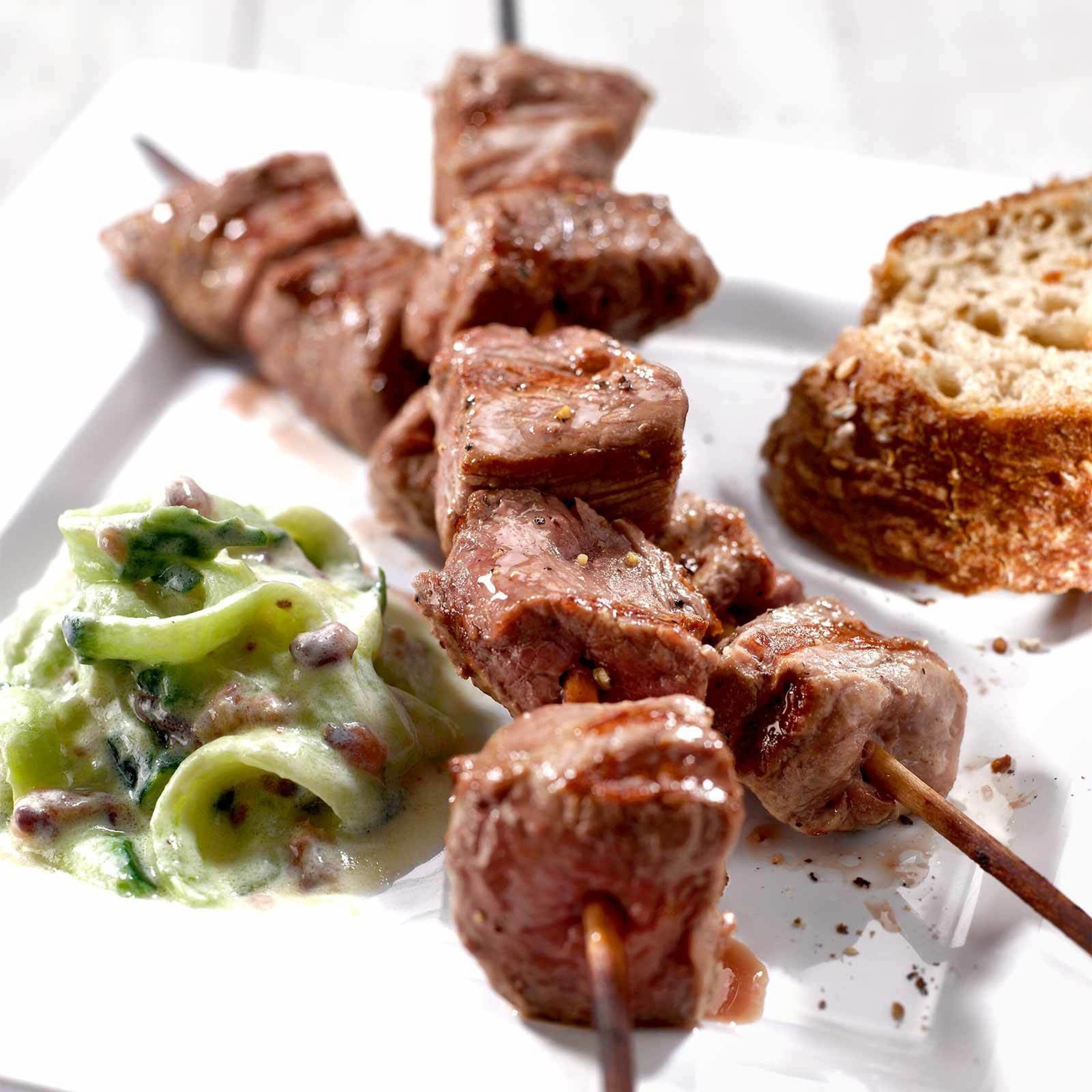 Huftspiessli mit Sardellen-Tzatziki