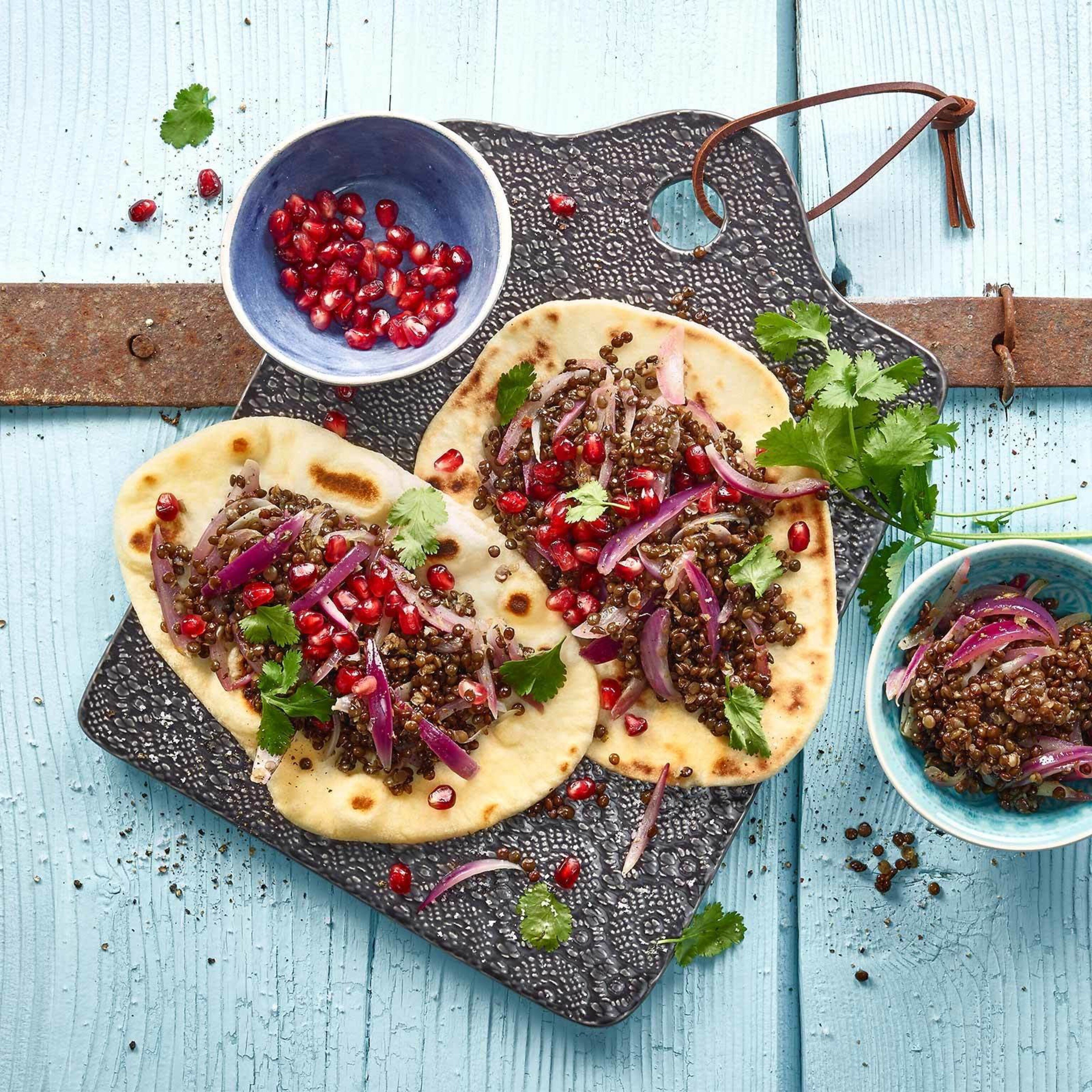 Glutenfreie Naan mit Linsen-Zwiebel-Salat
