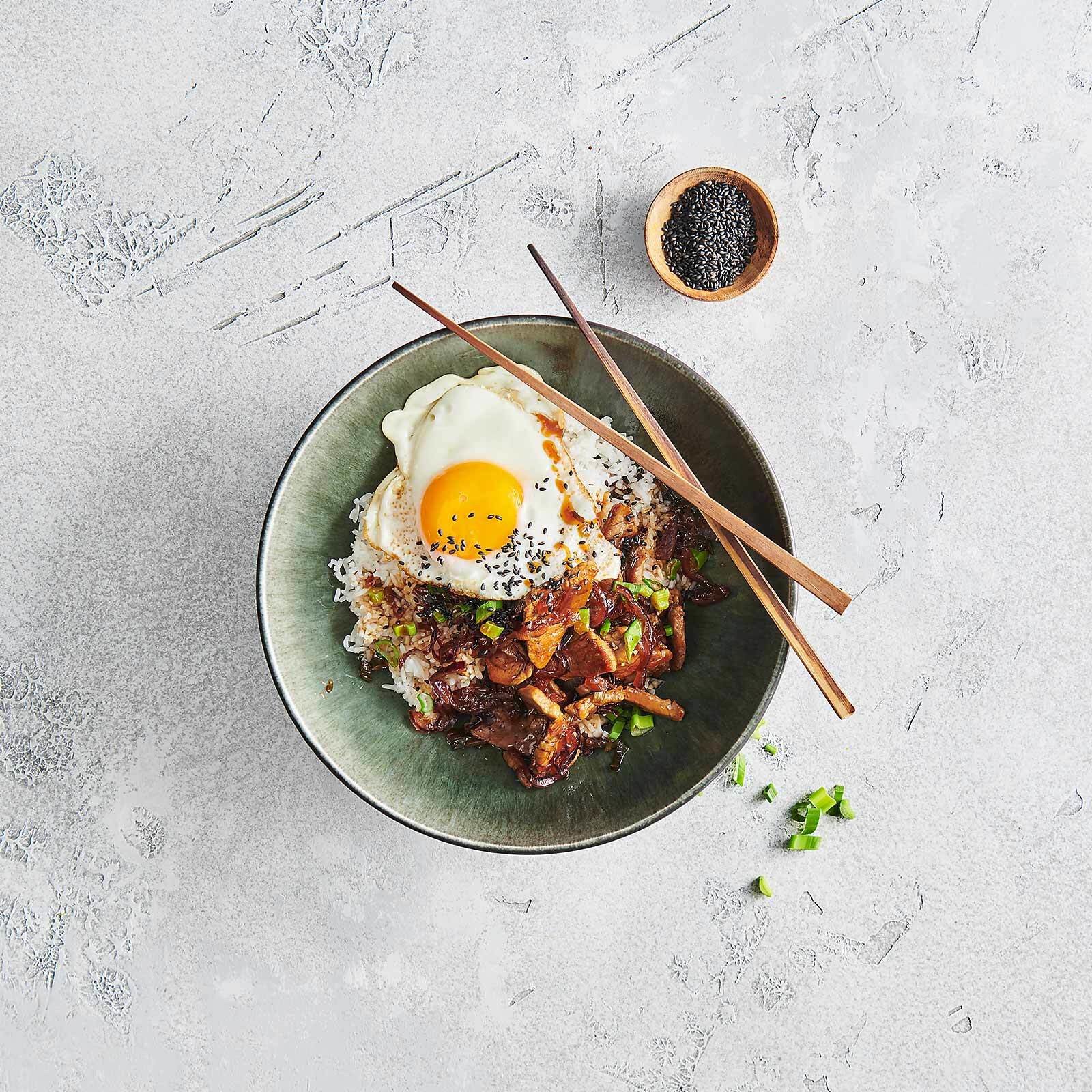Gyudon (bol de bœuf japonais avec riz et œuf)
