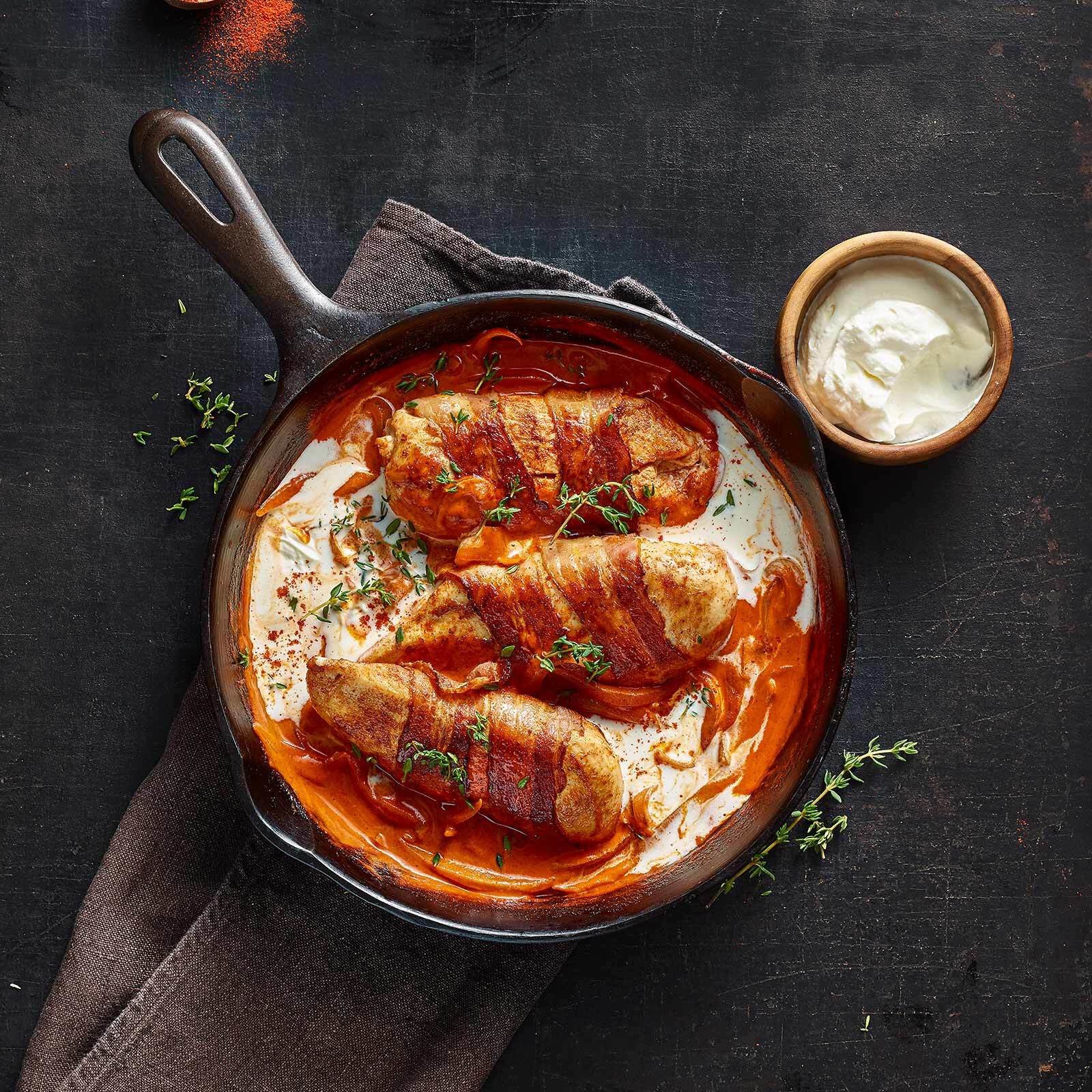 Poulet mit Paprikarahmsauce