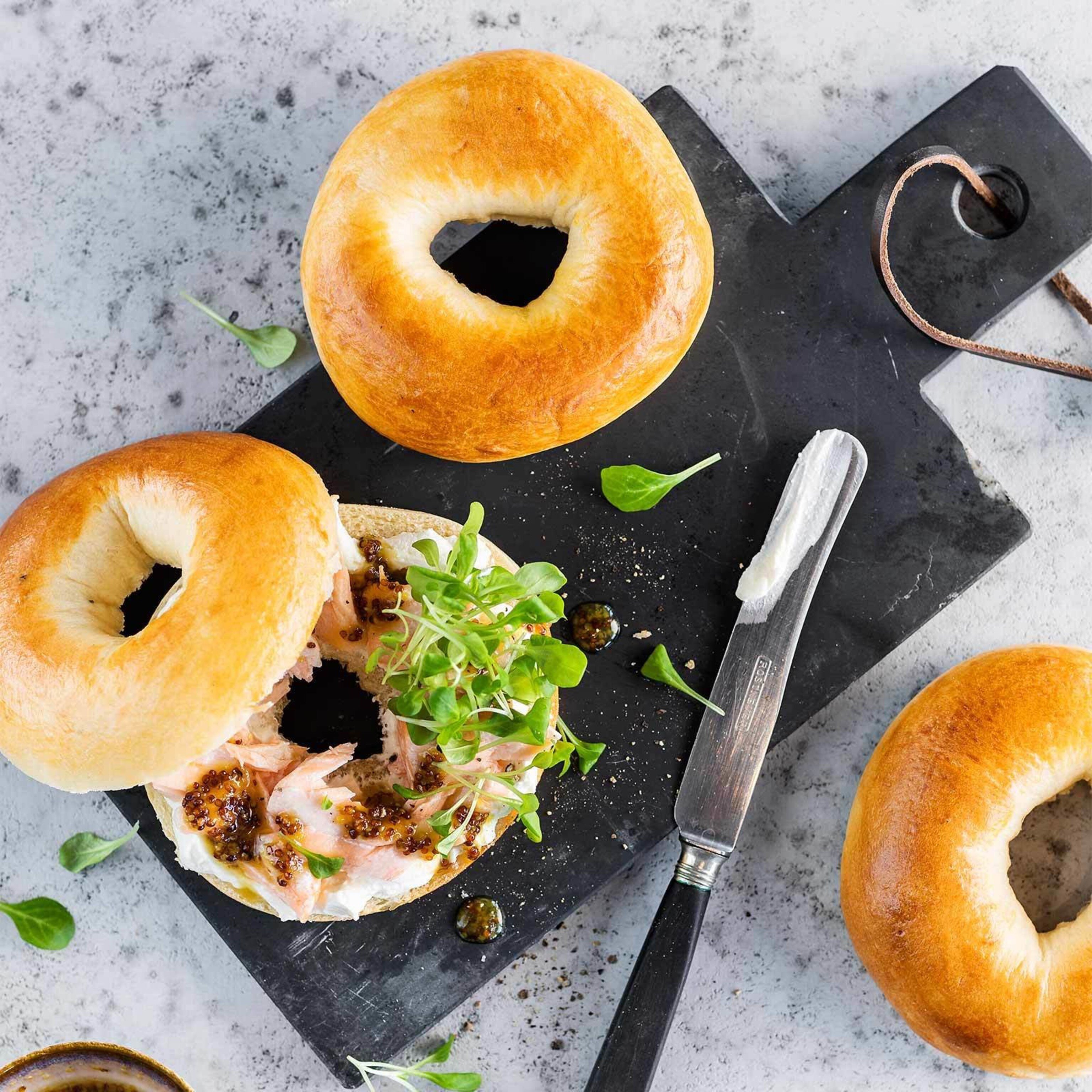 Bagel farci au saumon grillé