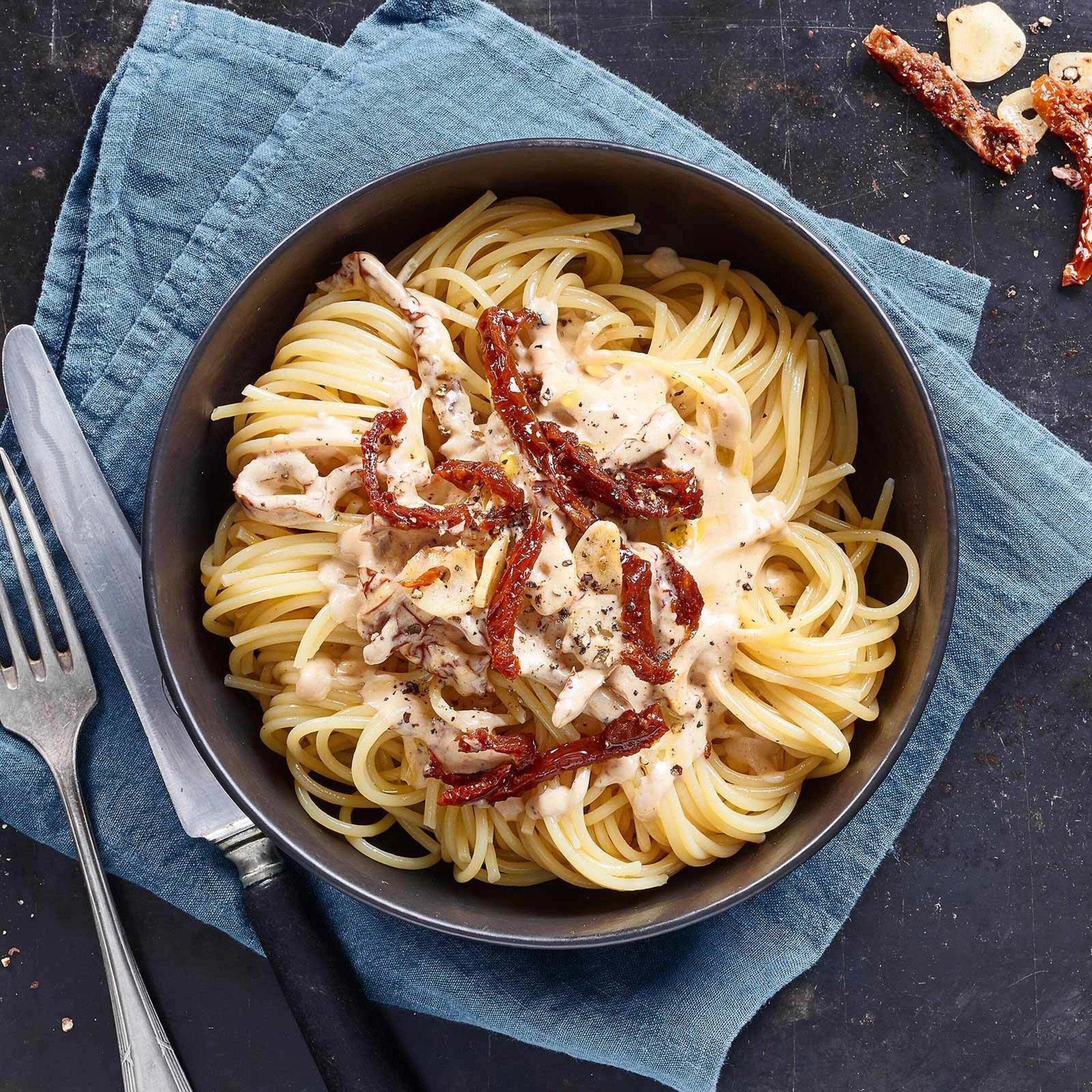 Spaghetti mit Dörrtomaten-Sauce