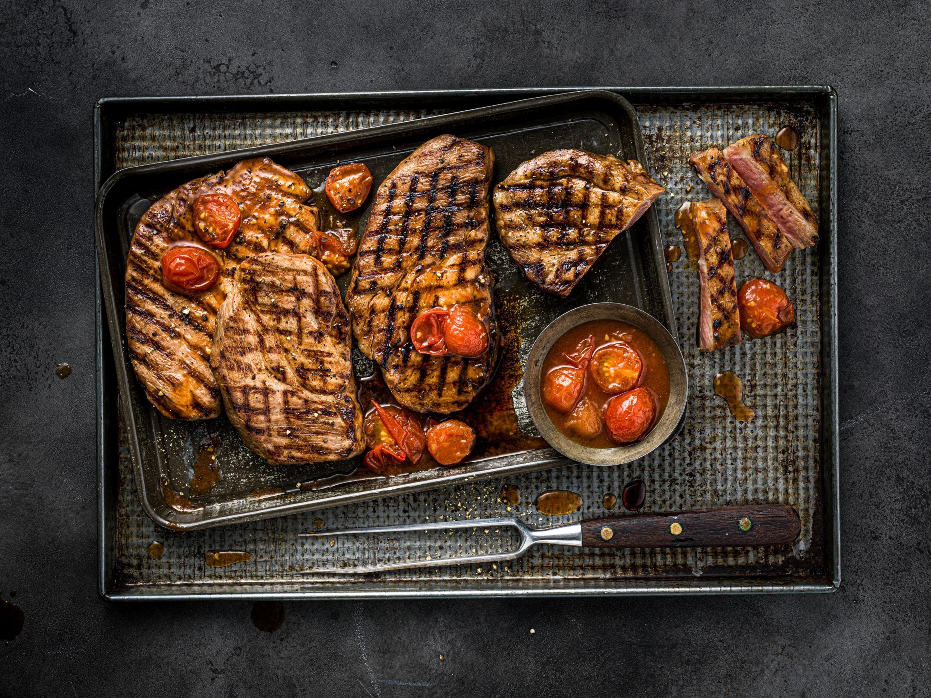 Grilliertes Schweinssteak mit Tomaten-Relish