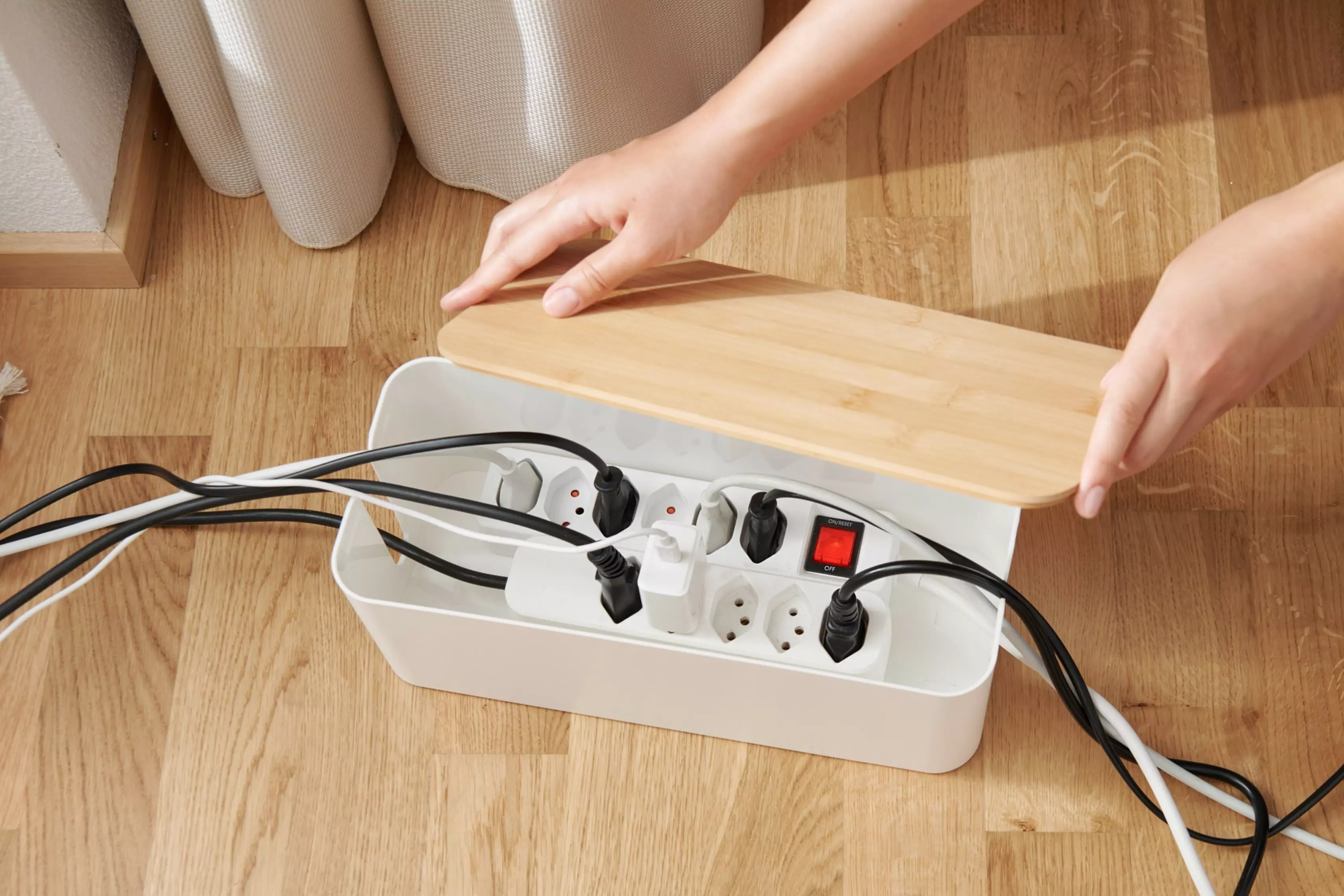 Kabelbox mit Steckdosenleiste