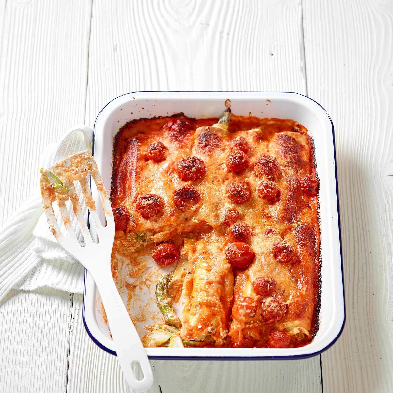 Spargel-Cannelloni mit Tomaten