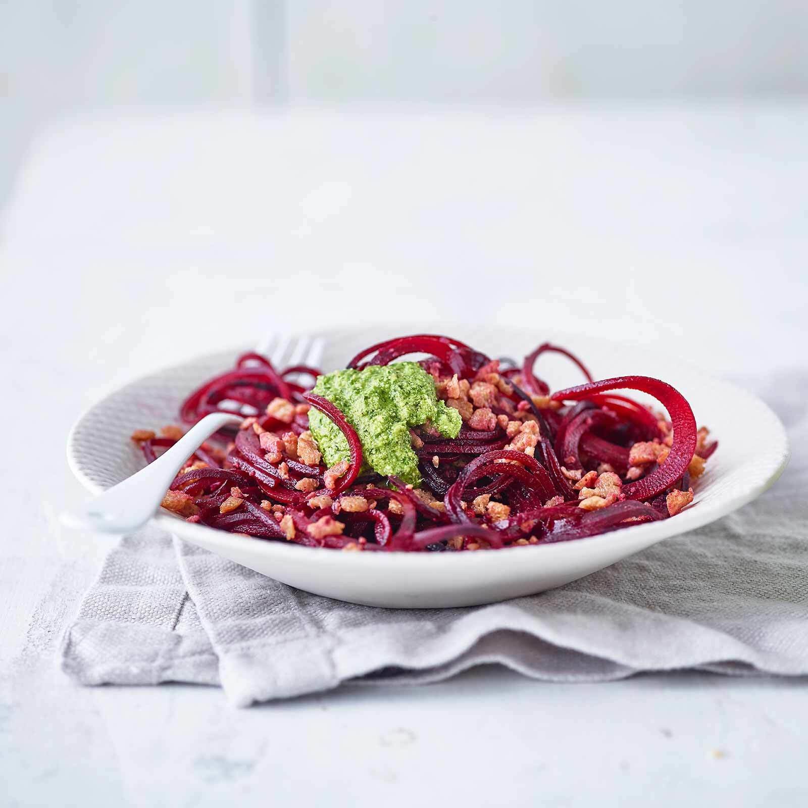 Spaghettis de betteraves aux noix
