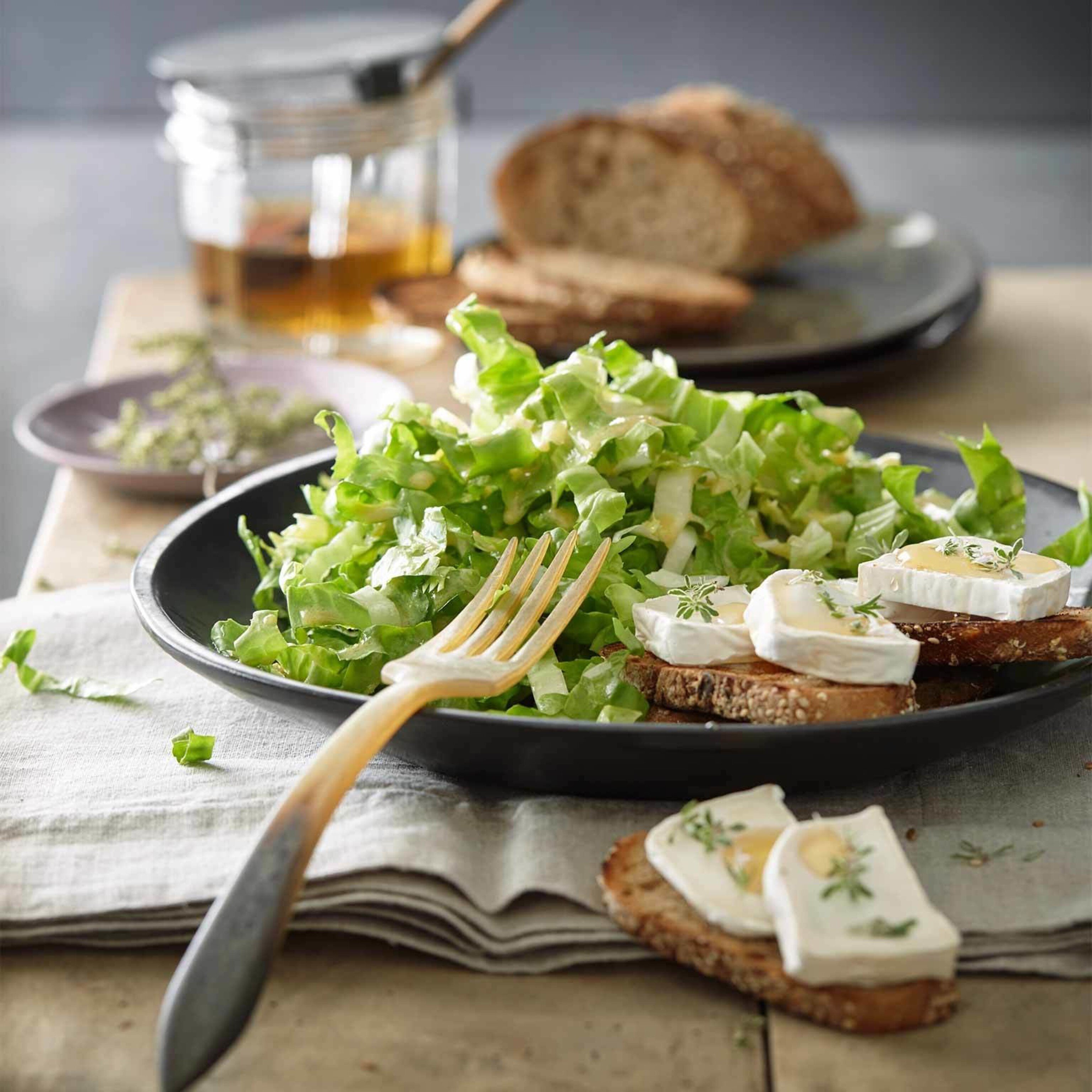 Endiviensalat mit Ziegenkäse