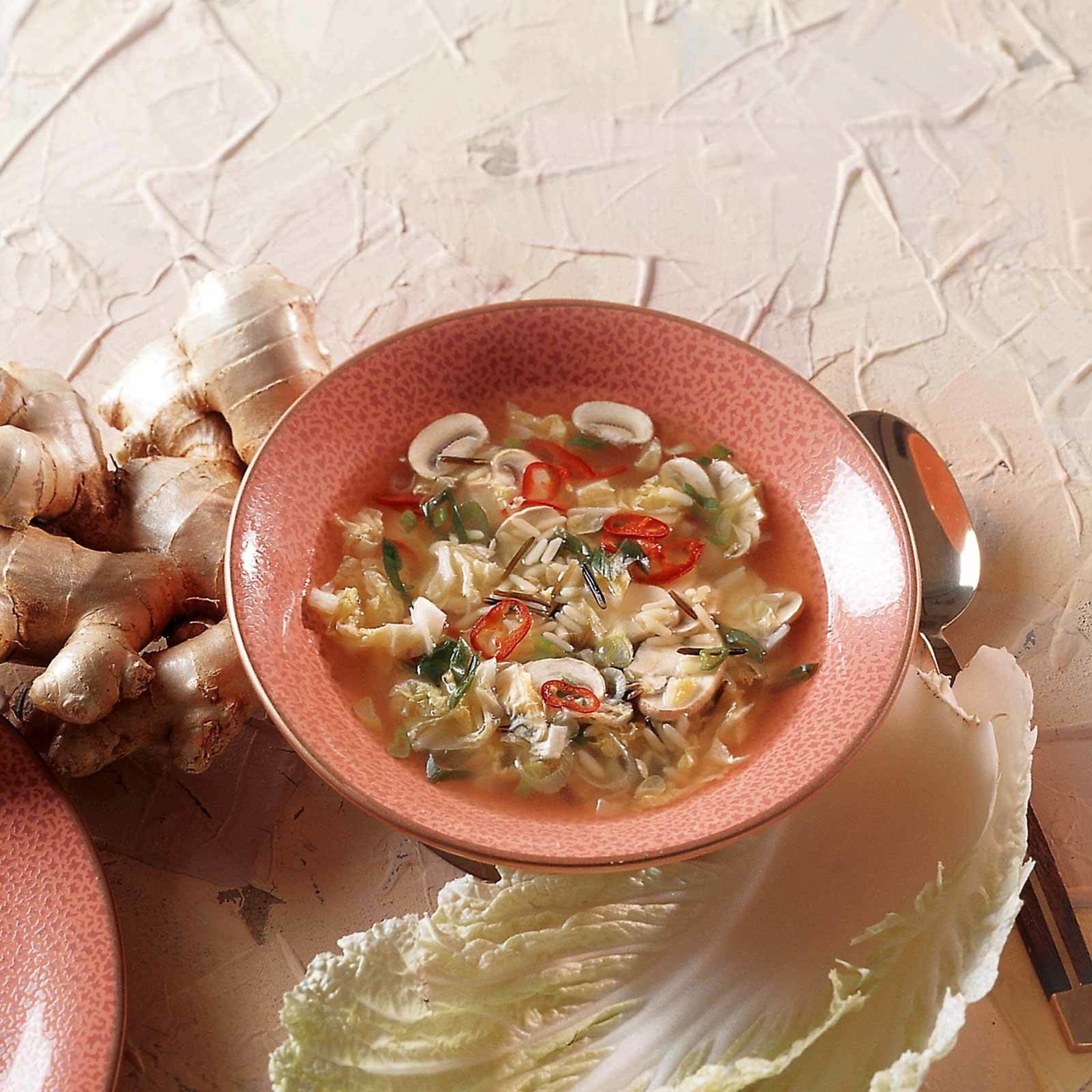 Ingwersuppe mit Chinakohl