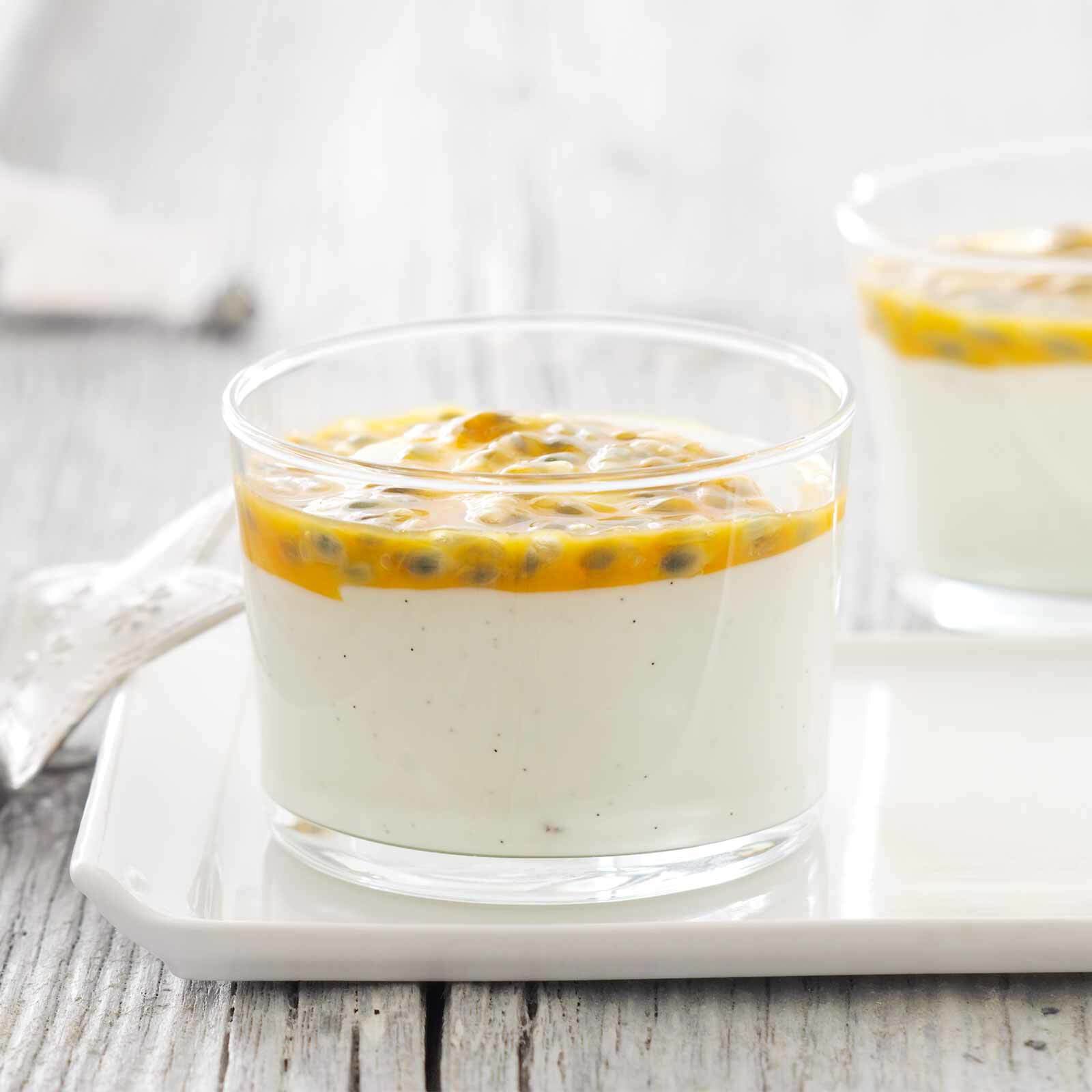 Joghurtflan mit Passionsfrüchten