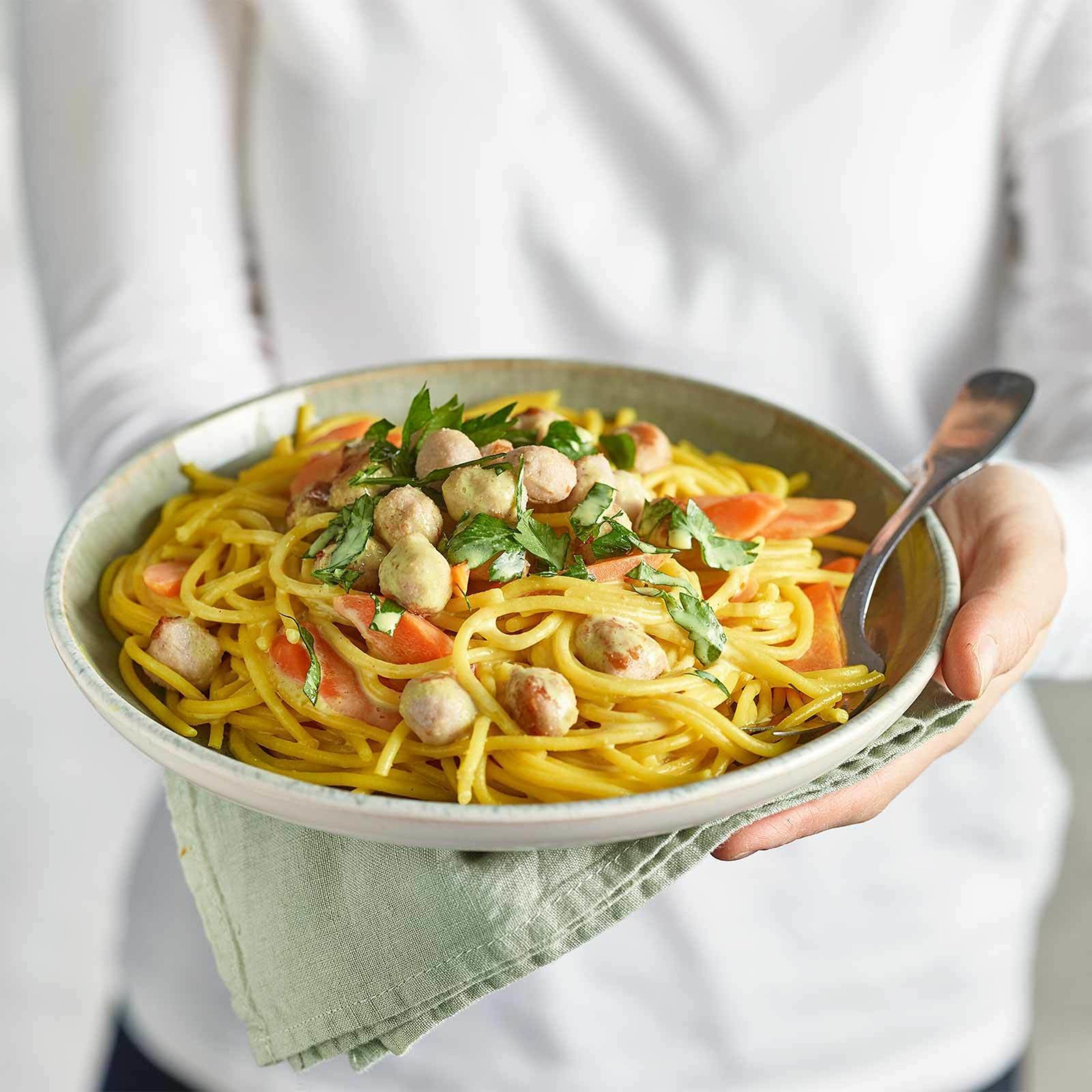 Curry-Spaghetti mit Brätchügeli