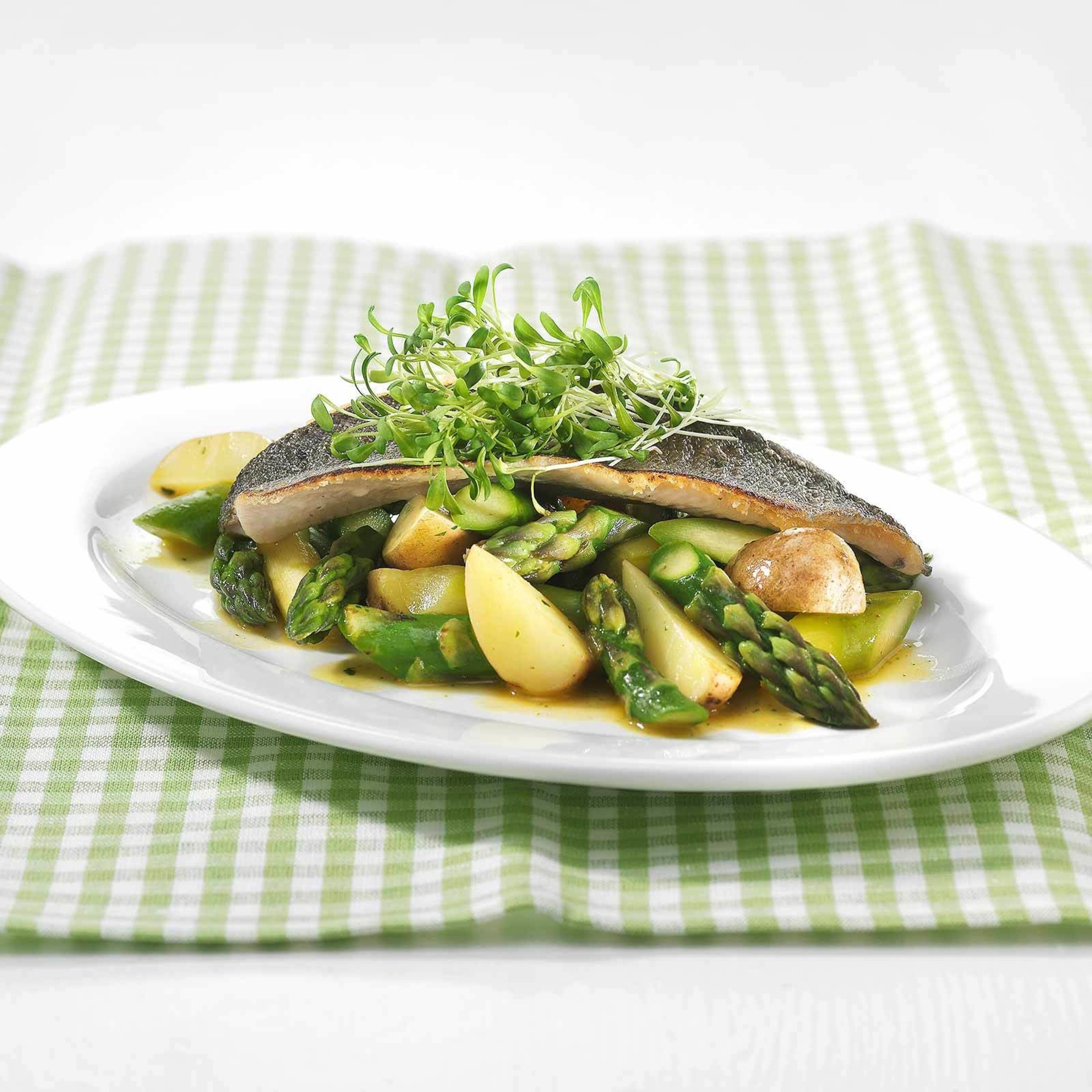Truites sur lit d’asperges