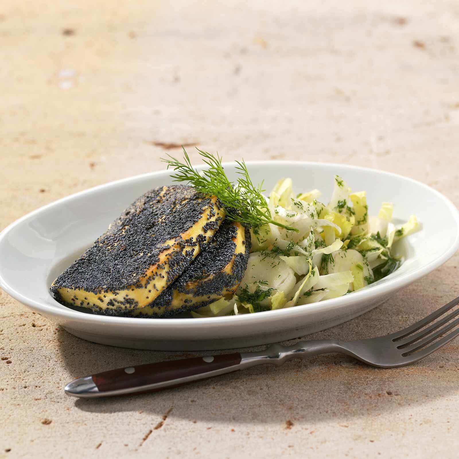 Panierter Tofu auf Chicoréesalat