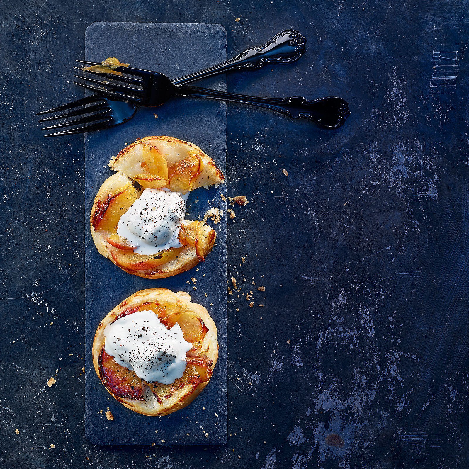 Tarte Tatin mit Pfefferrahm