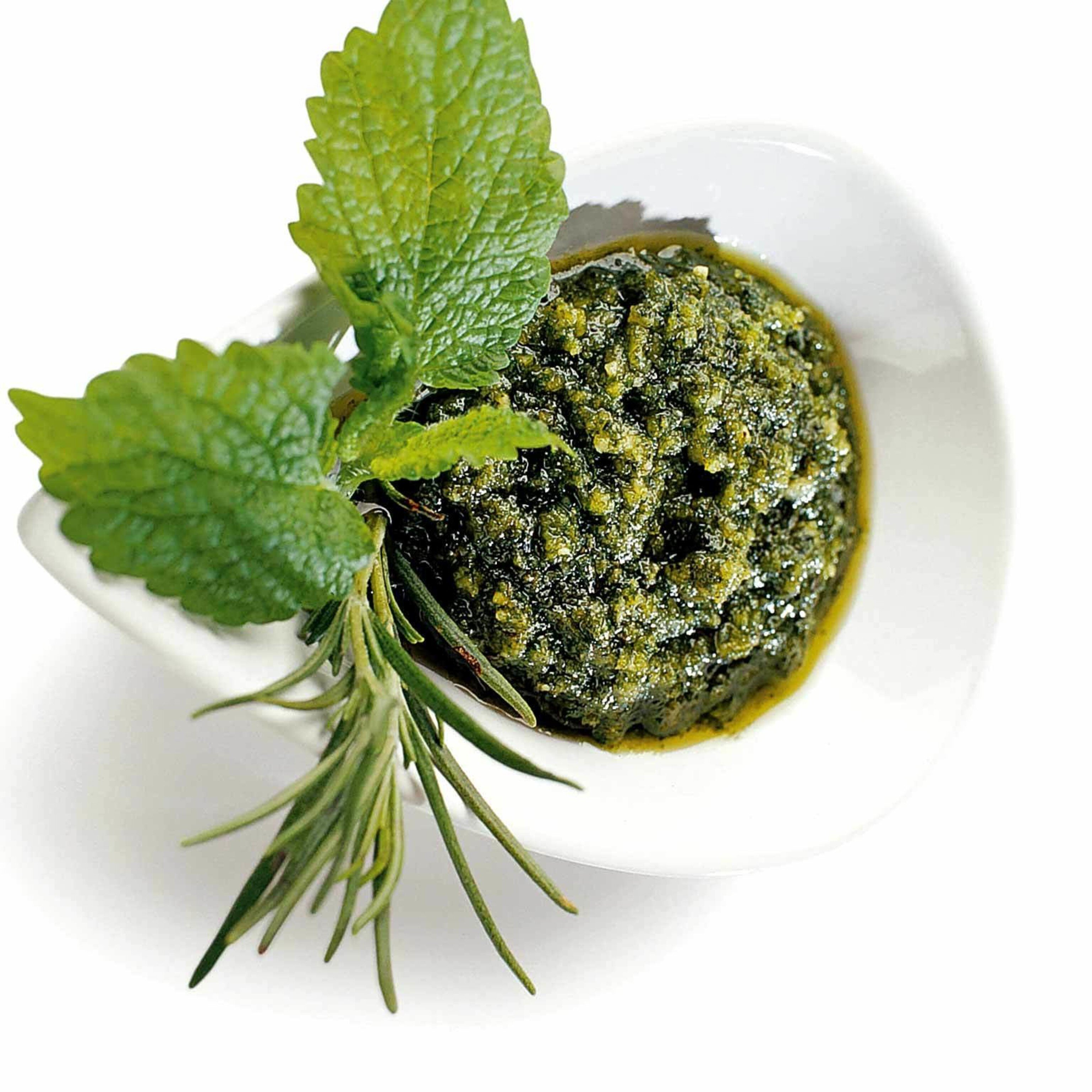 Kräuterpaste mit Mandeln