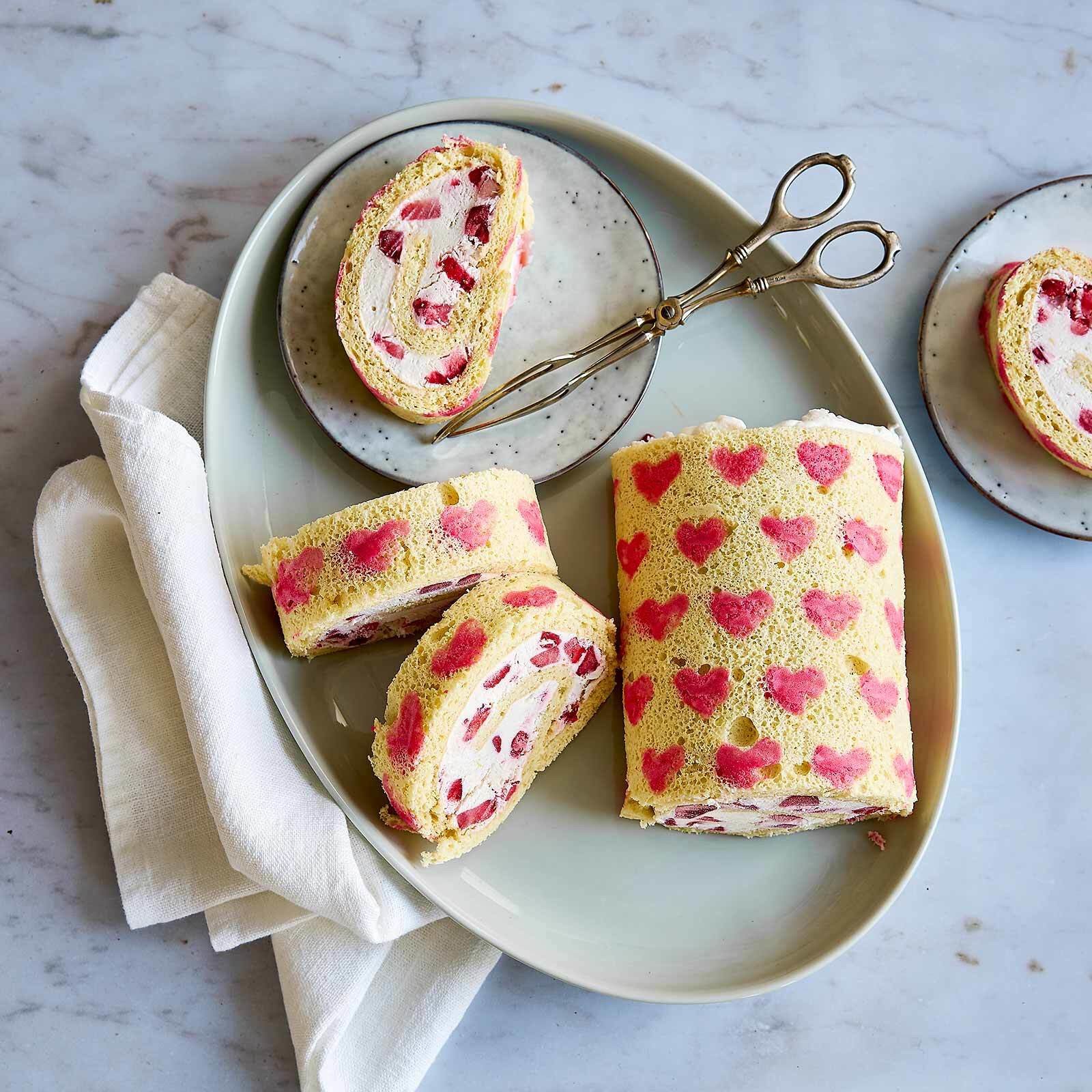 Cœur en biscuit roulé aux fraises