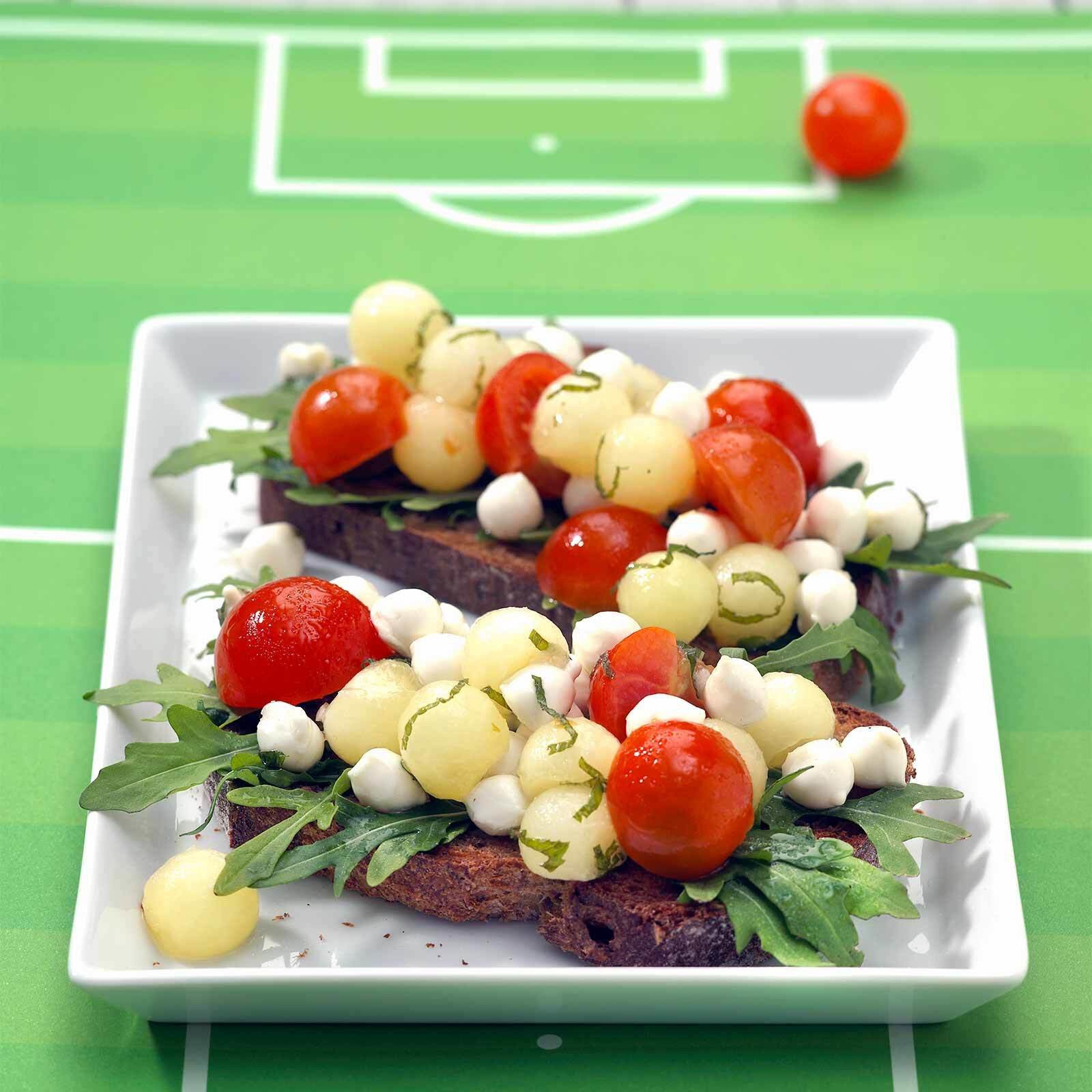 Weltmeistersalat auf Nussbrot
