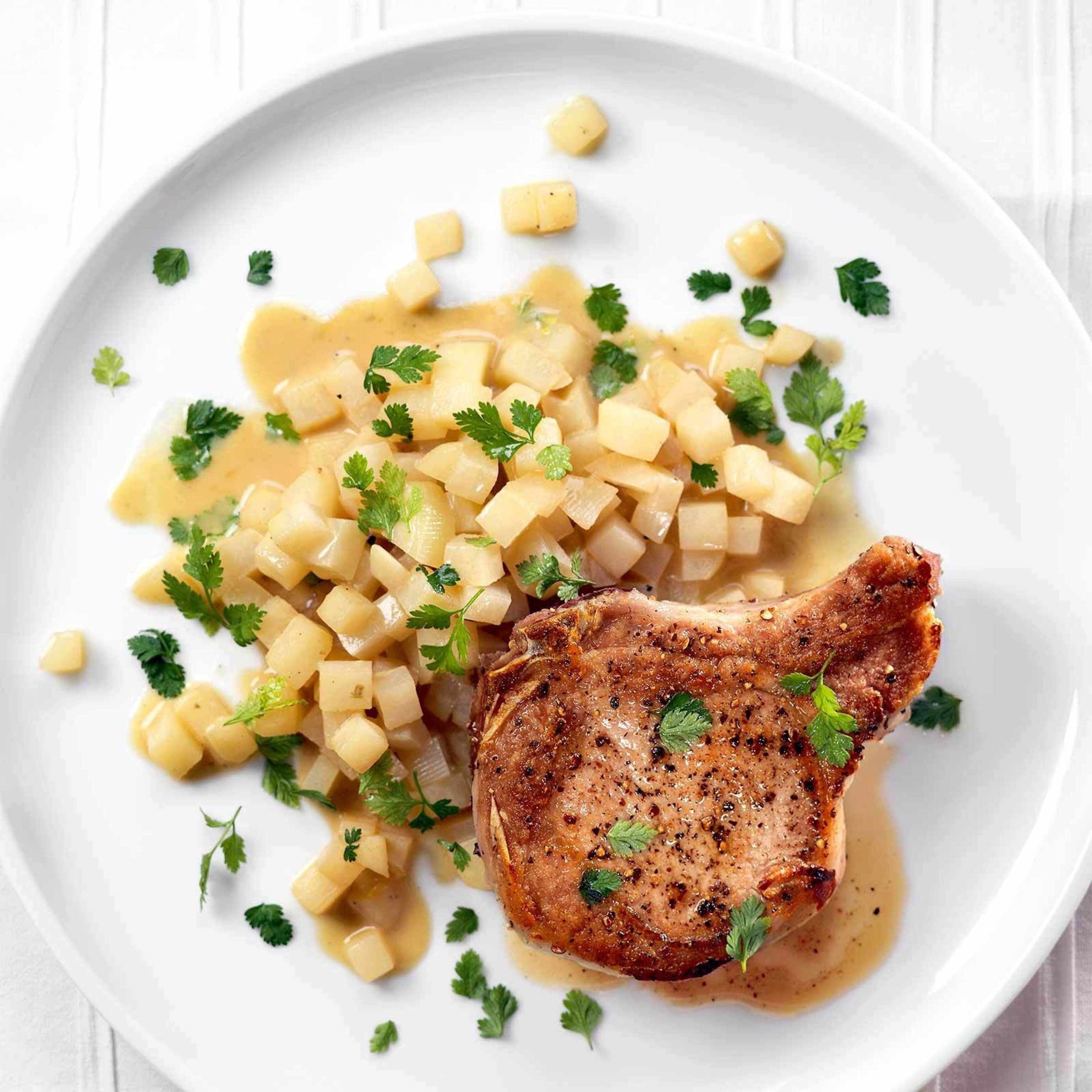 Côtelettes et chou-pomme sauce moutarde