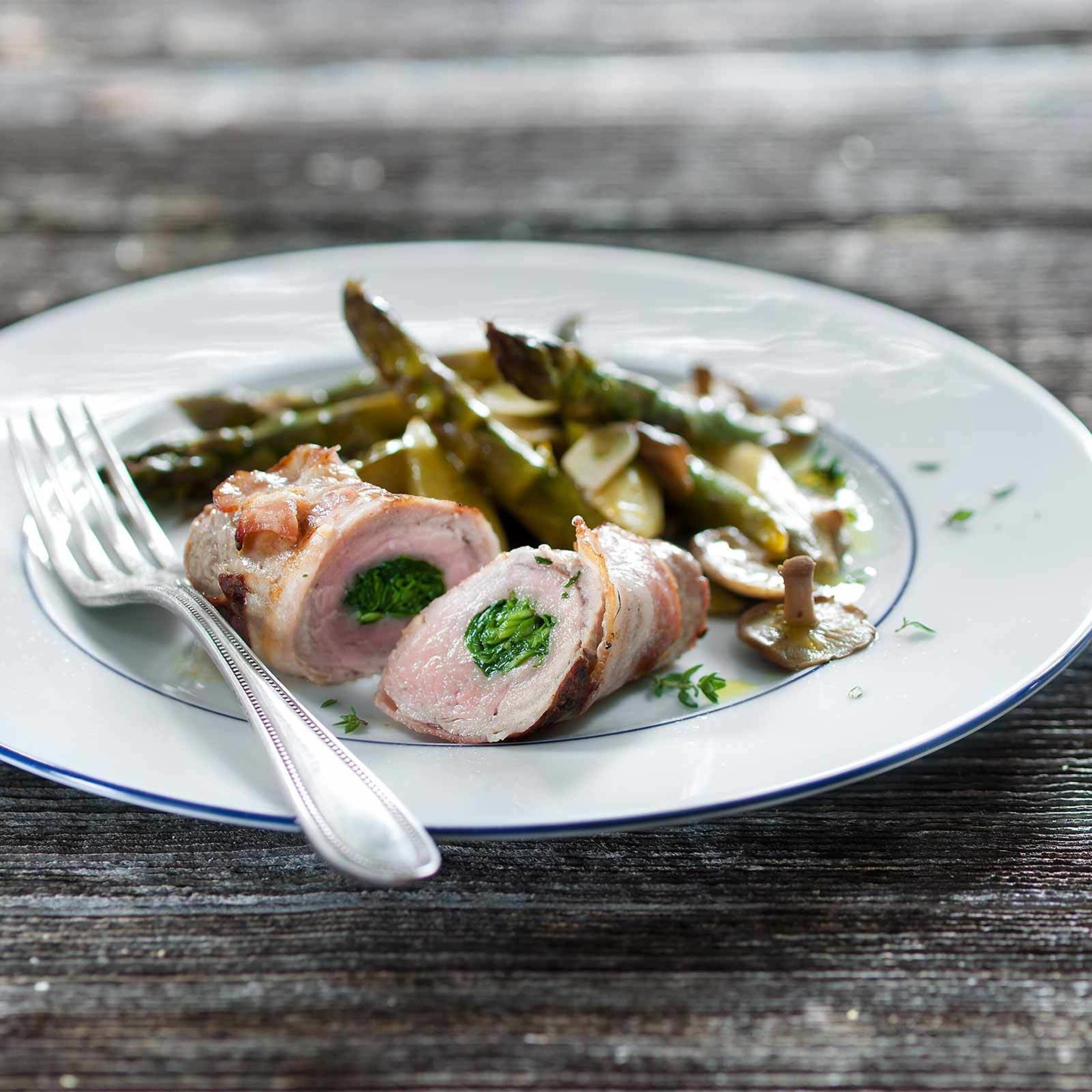 Kalbsinvoltini mit Spargel-Pilz-Salat