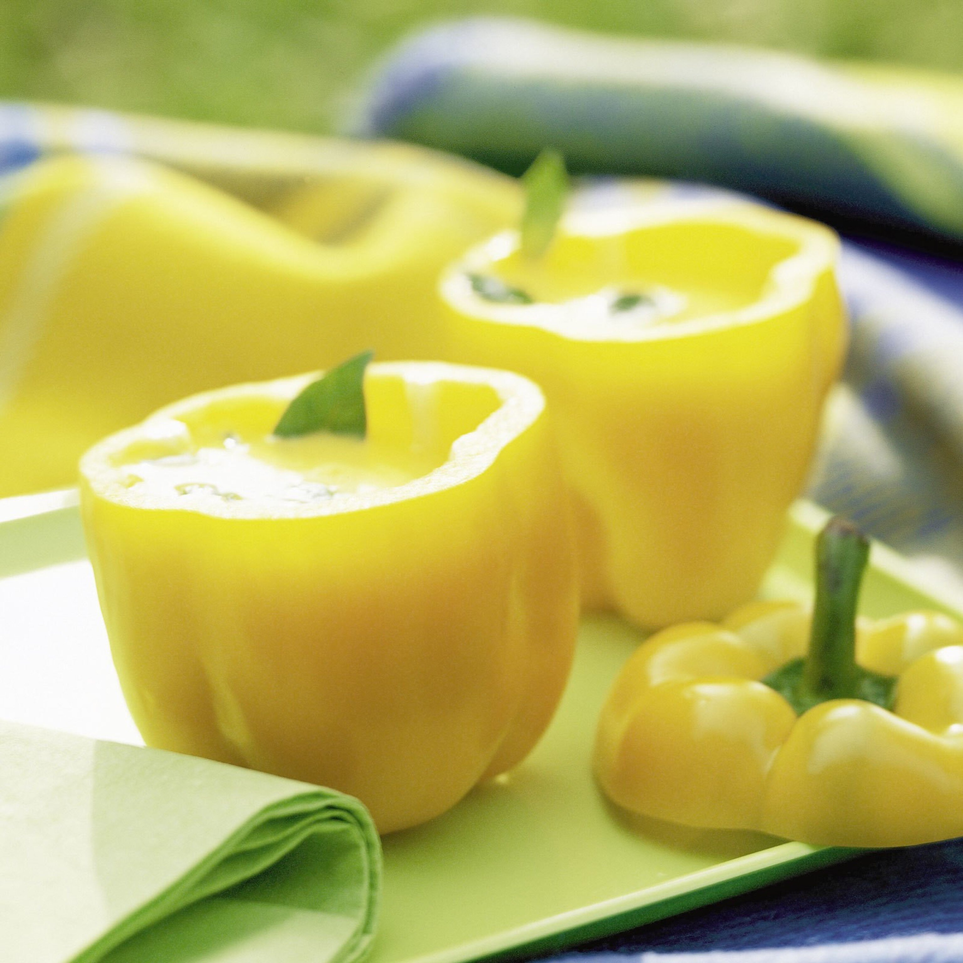 Peperoni-Suppe mit Basilikum