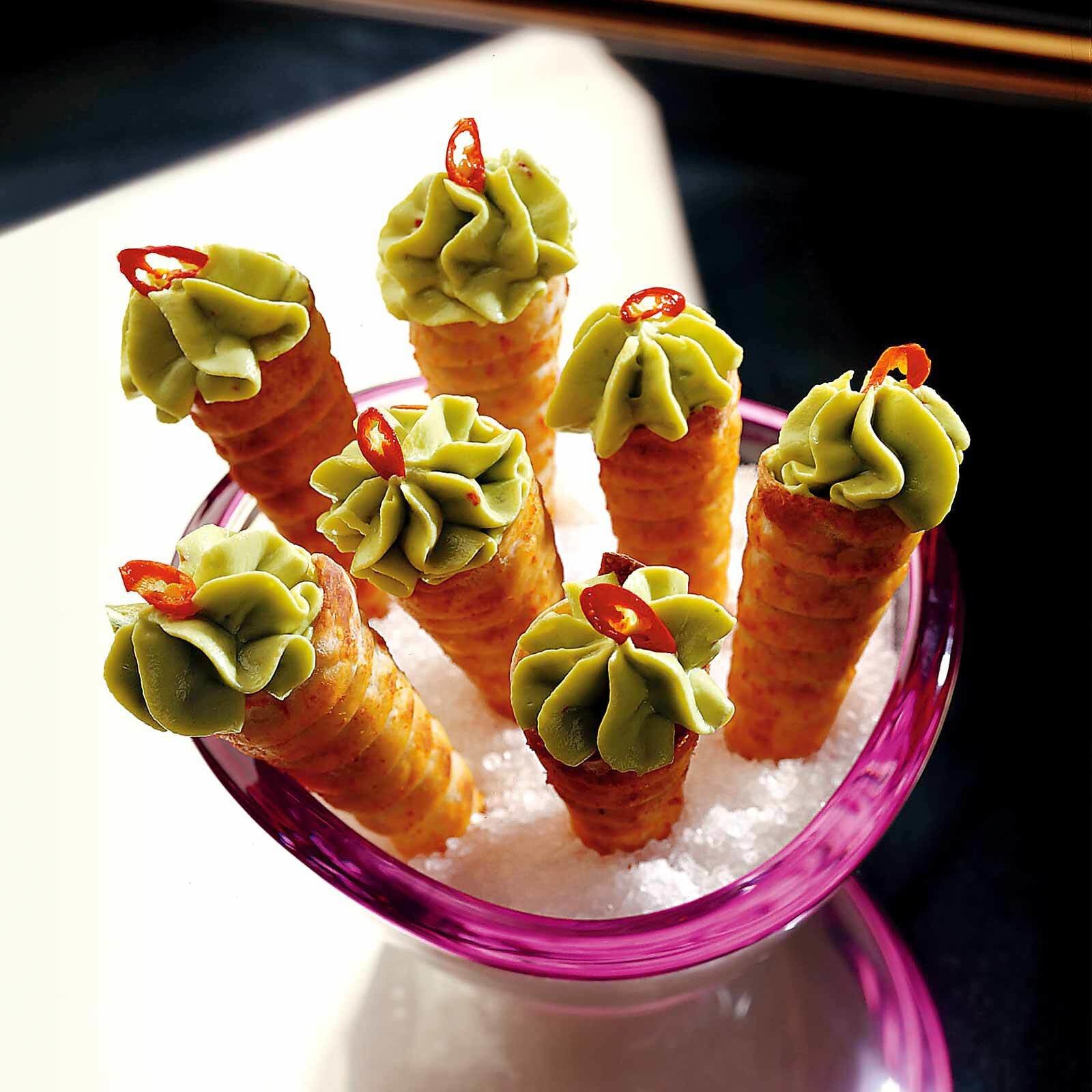 Cornets au curry et mousse d’avocat