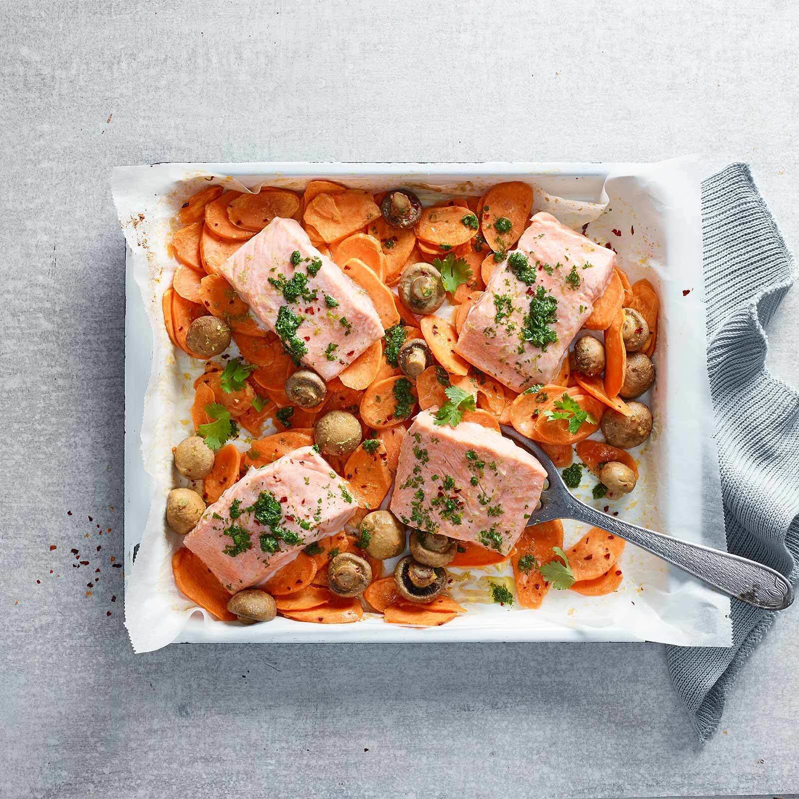 Saumon sur patates douces et huile à la coriandre
