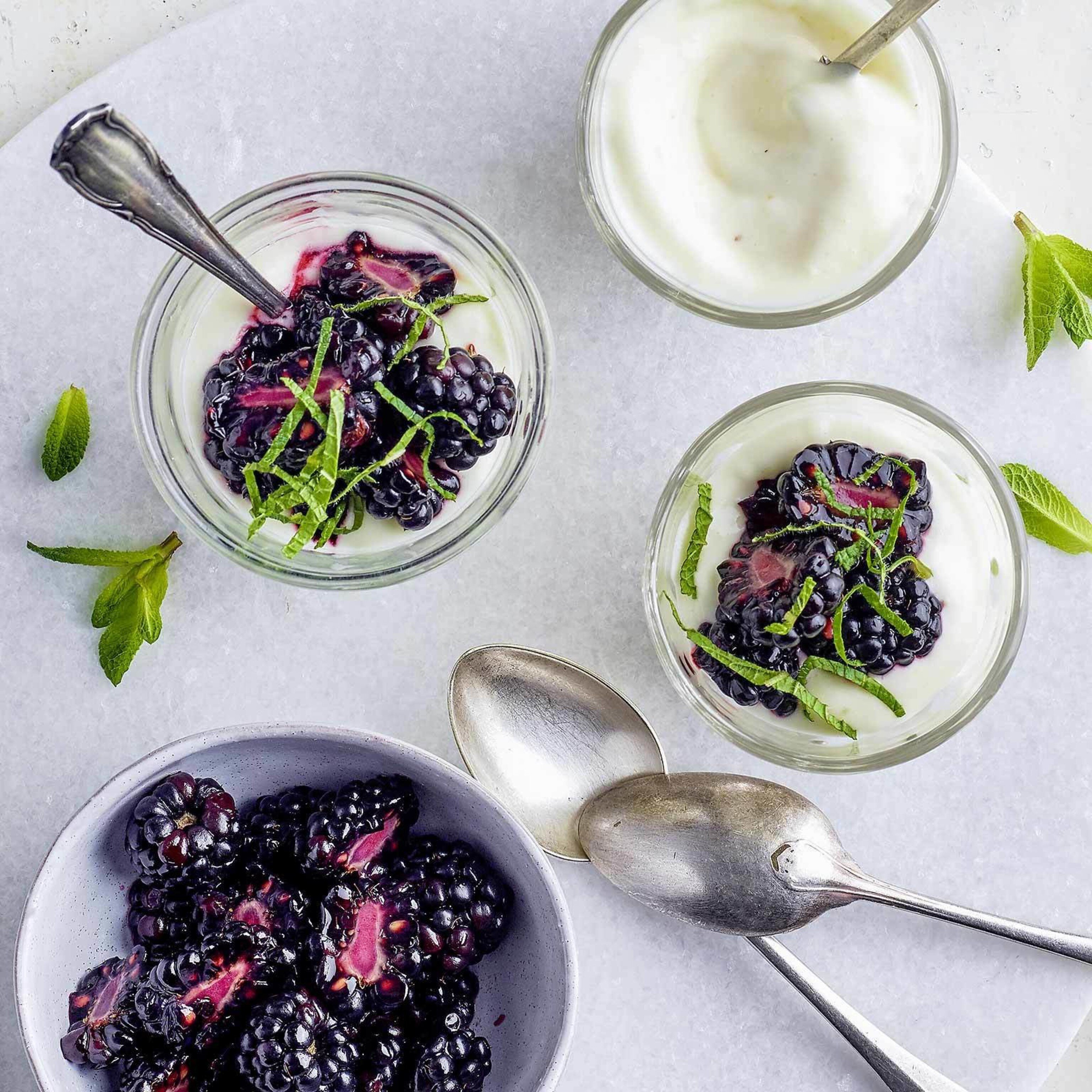 Crème au citron et mûres