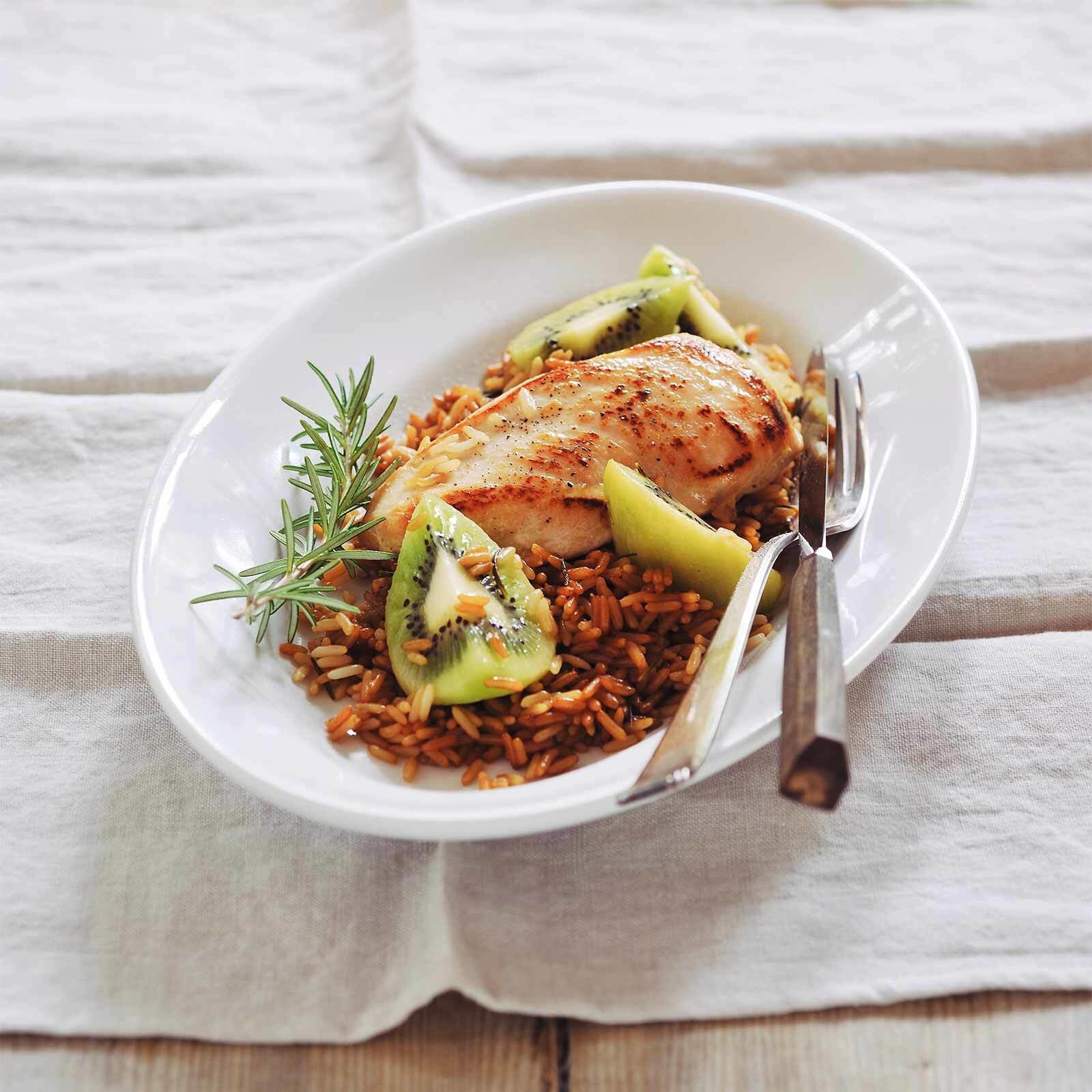 Poulet auf Kiwi-Reis