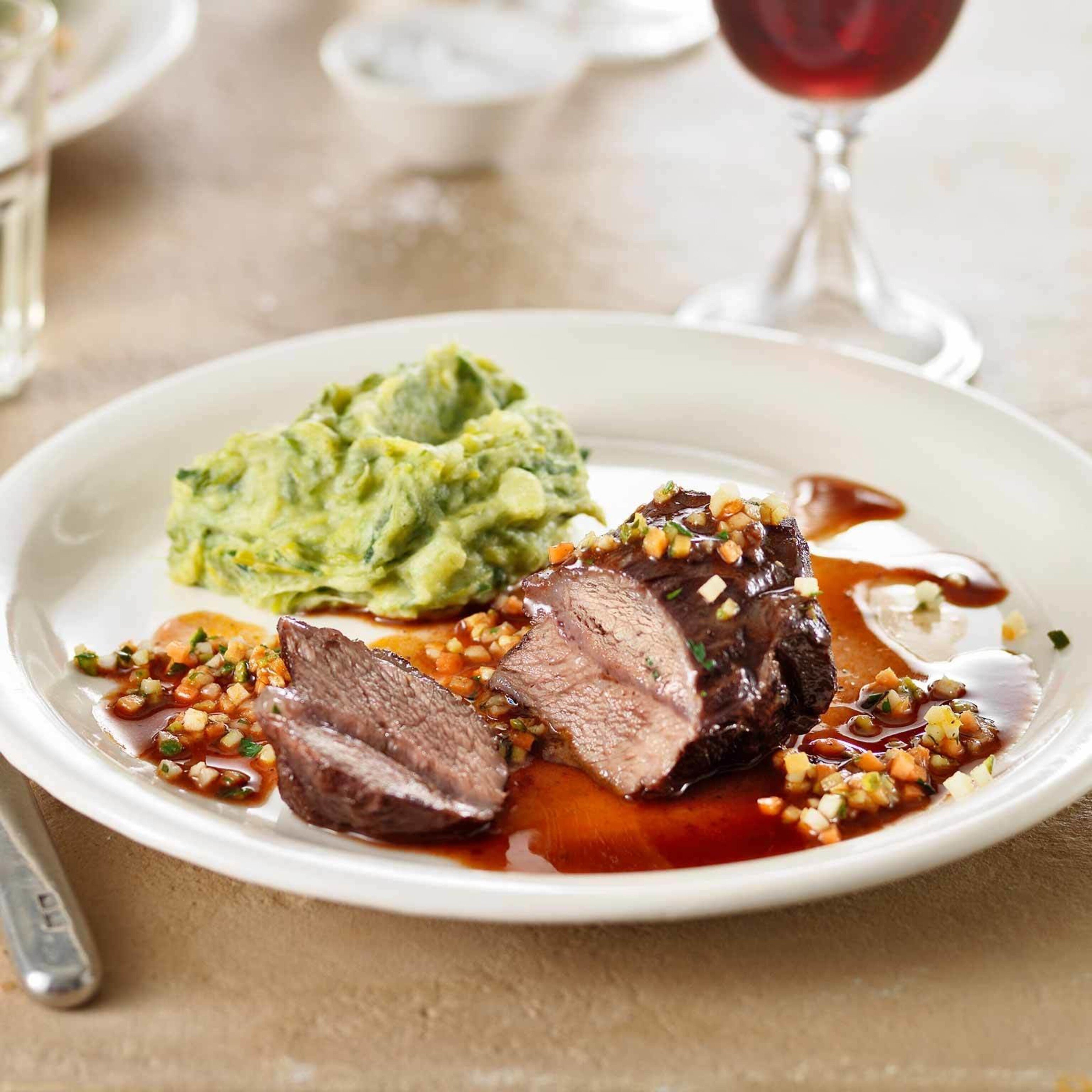 Kalbskopfbäggli mit Rotweinsauce