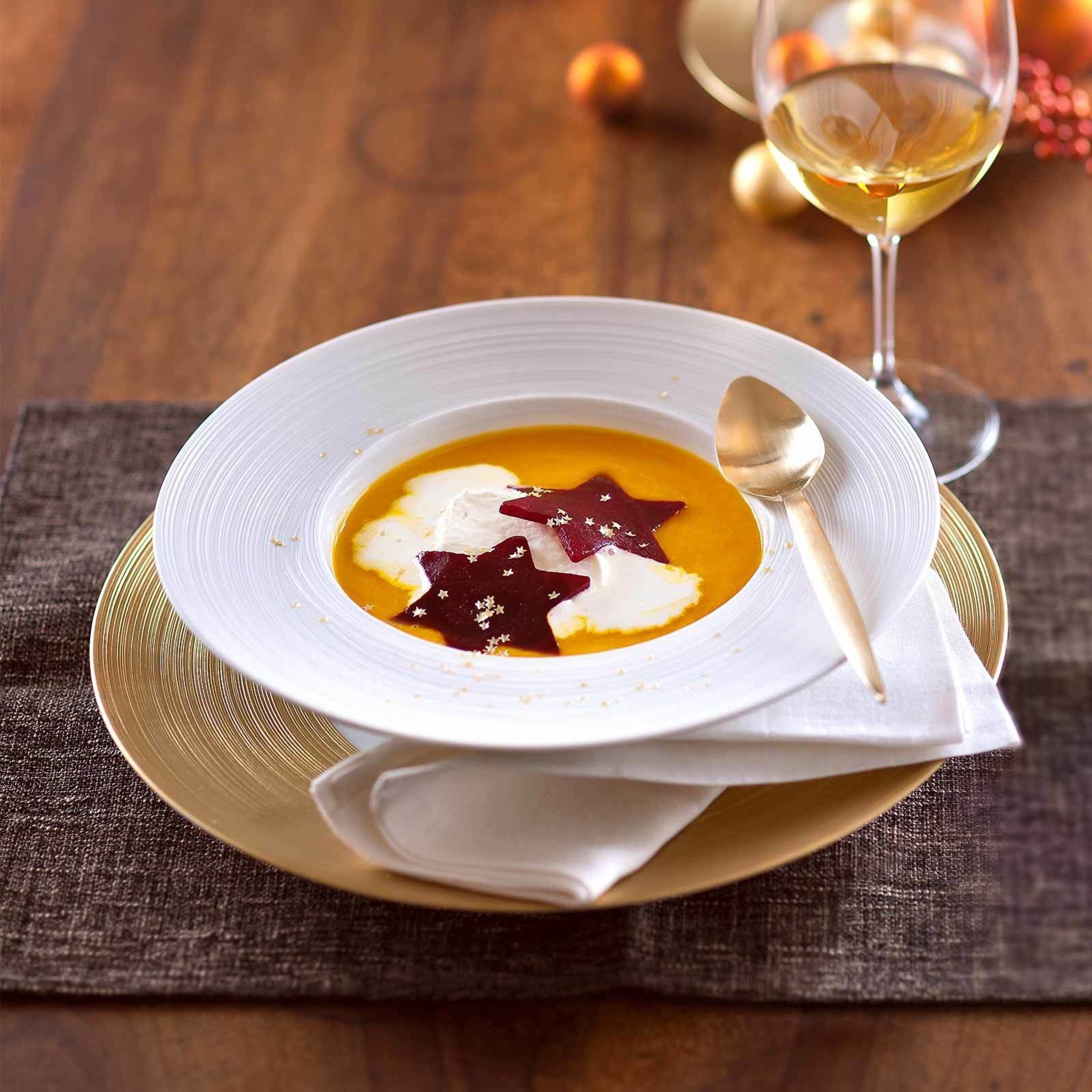 Rüeblisuppe mit Randensternen