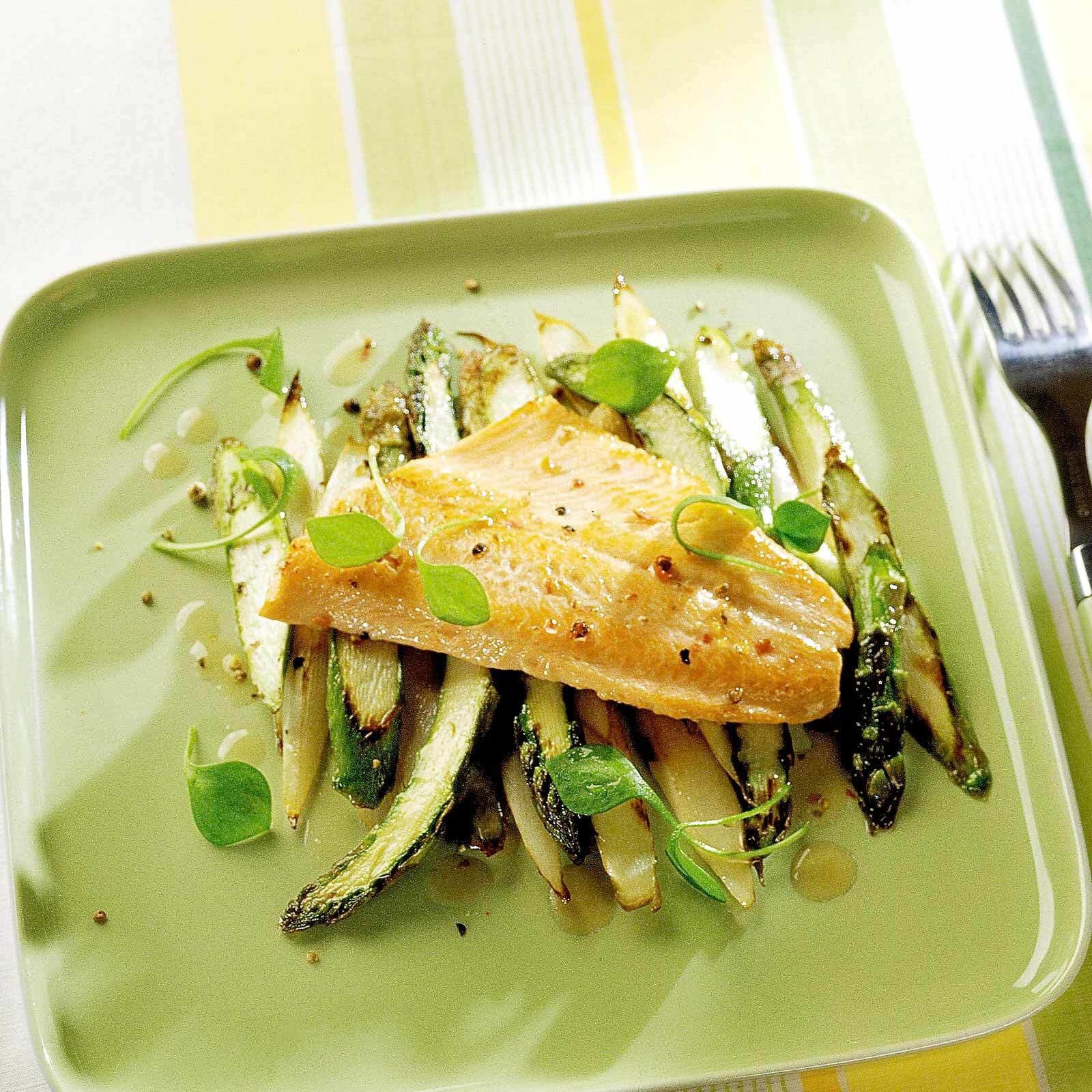 Spargelsalat mit Graved Lachsforelle