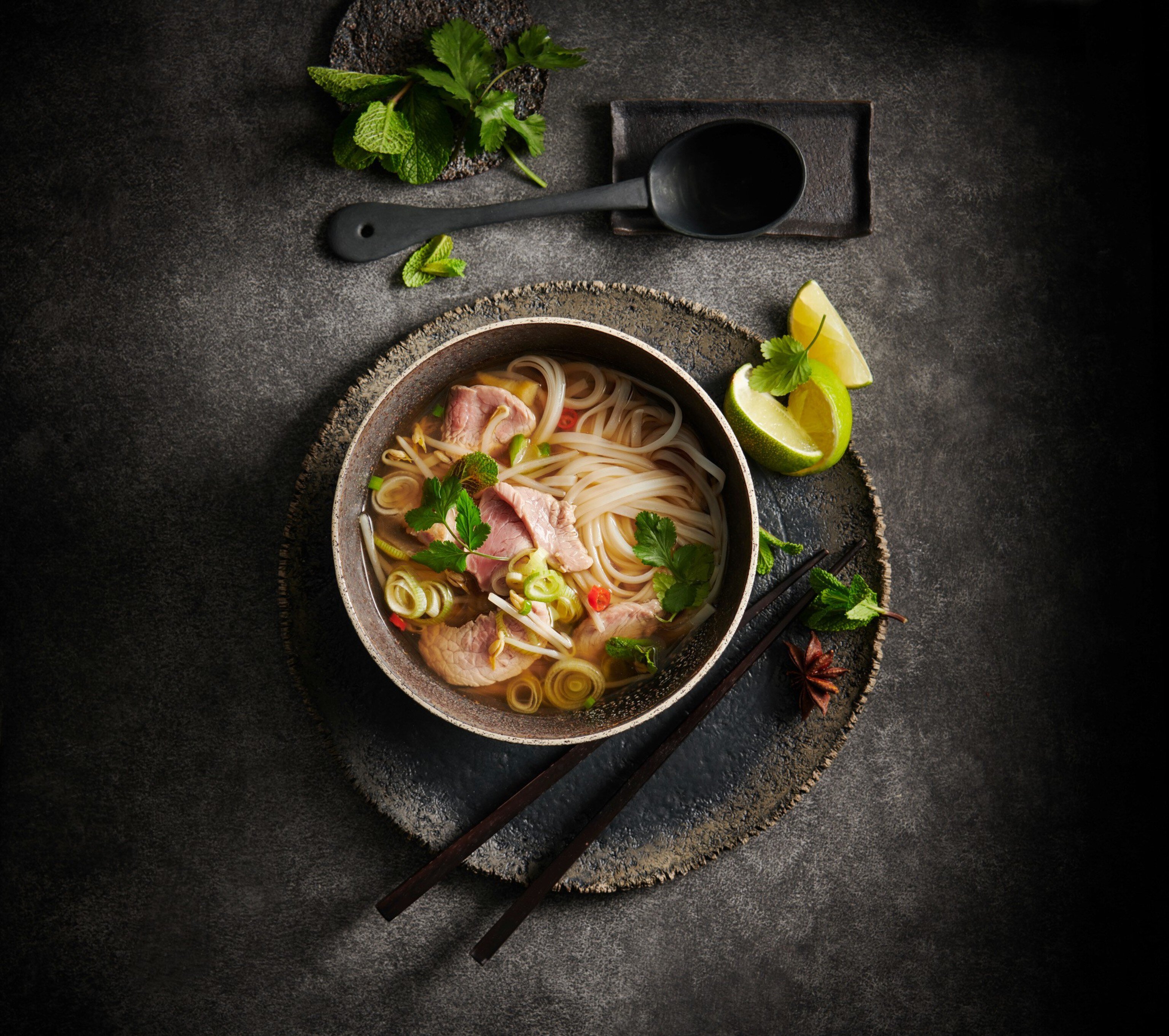Vietnamesische Nudelsuppe (Pho bo)