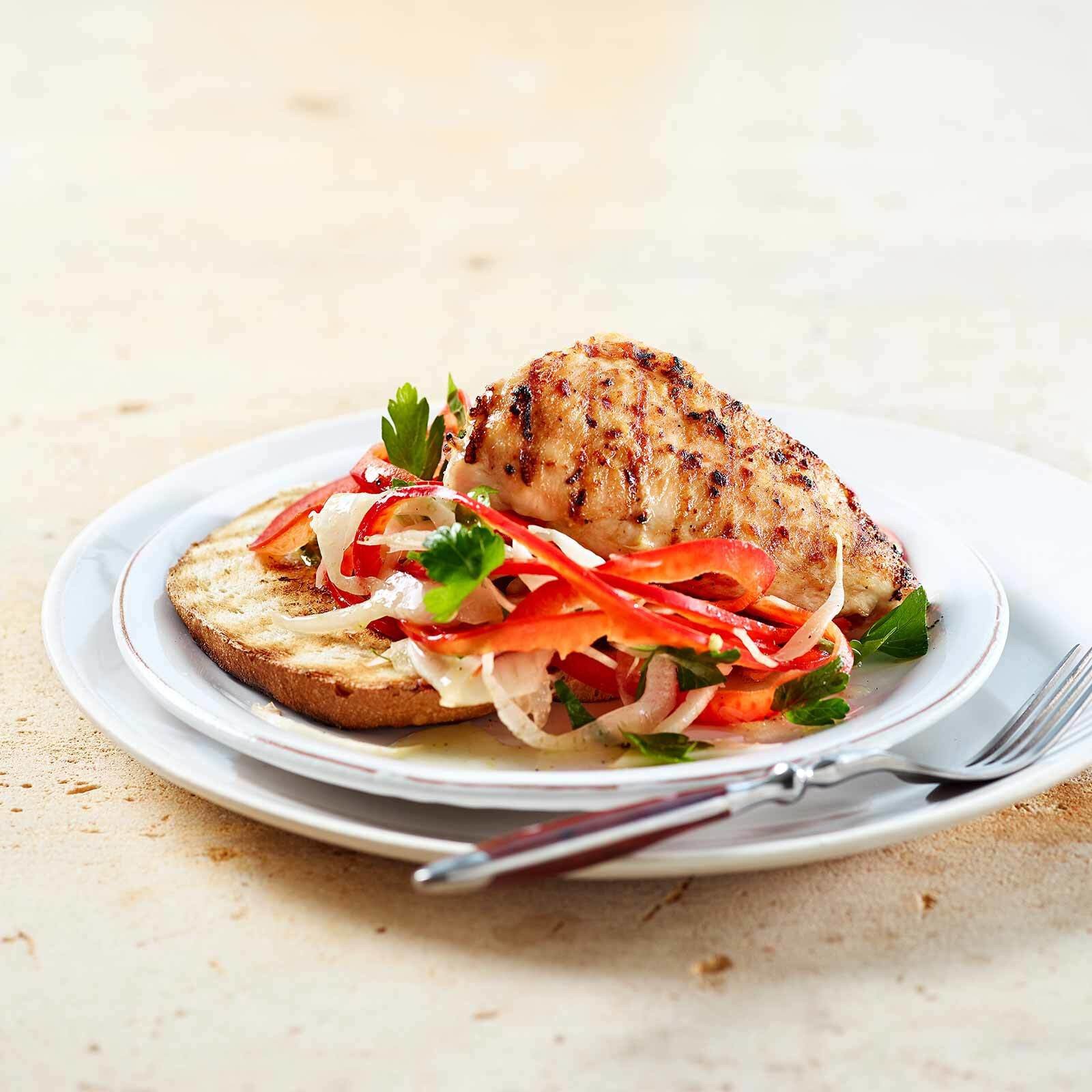 Poulet vom Grill mit Sommersalat