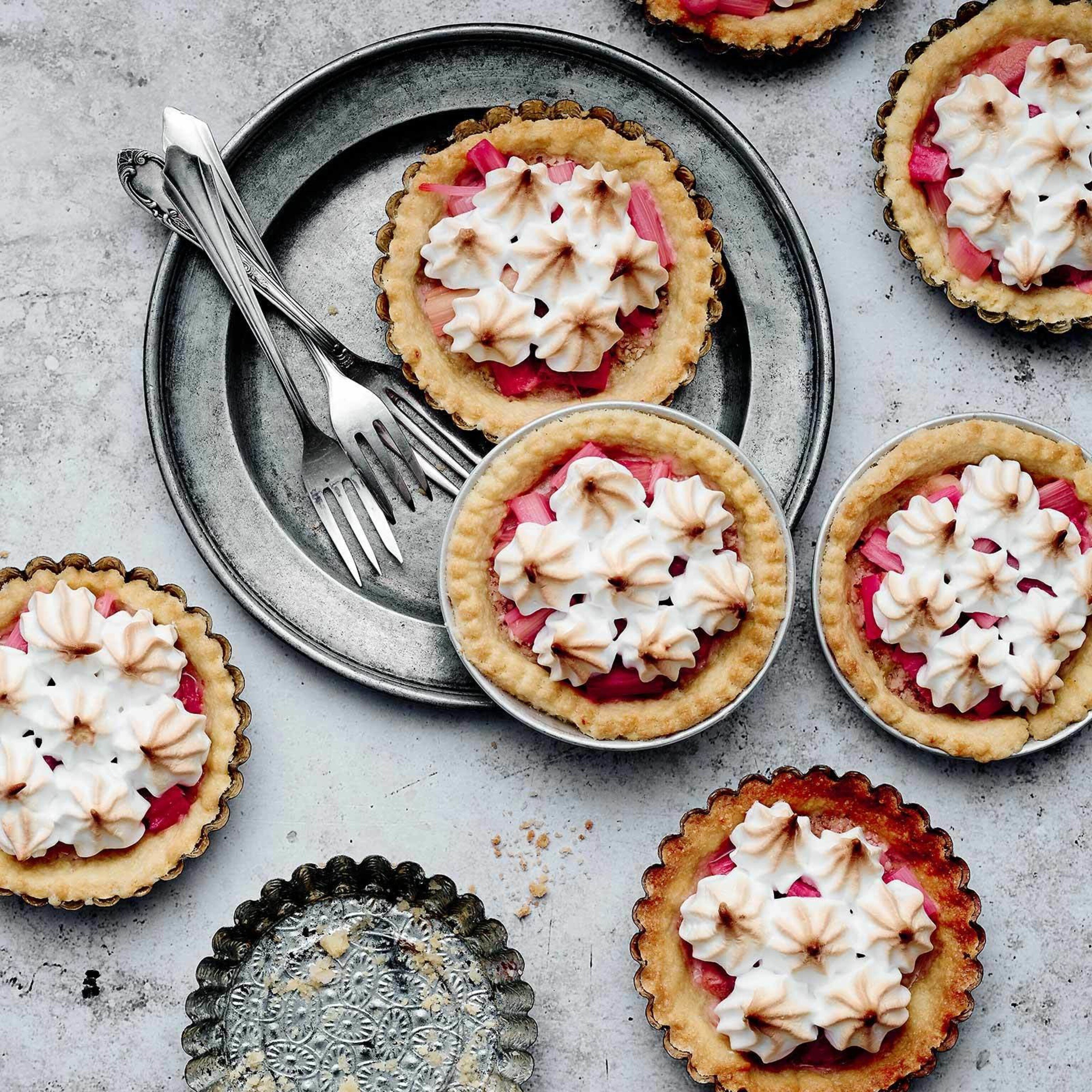 Tartelettes à la rhubarbe meringuées