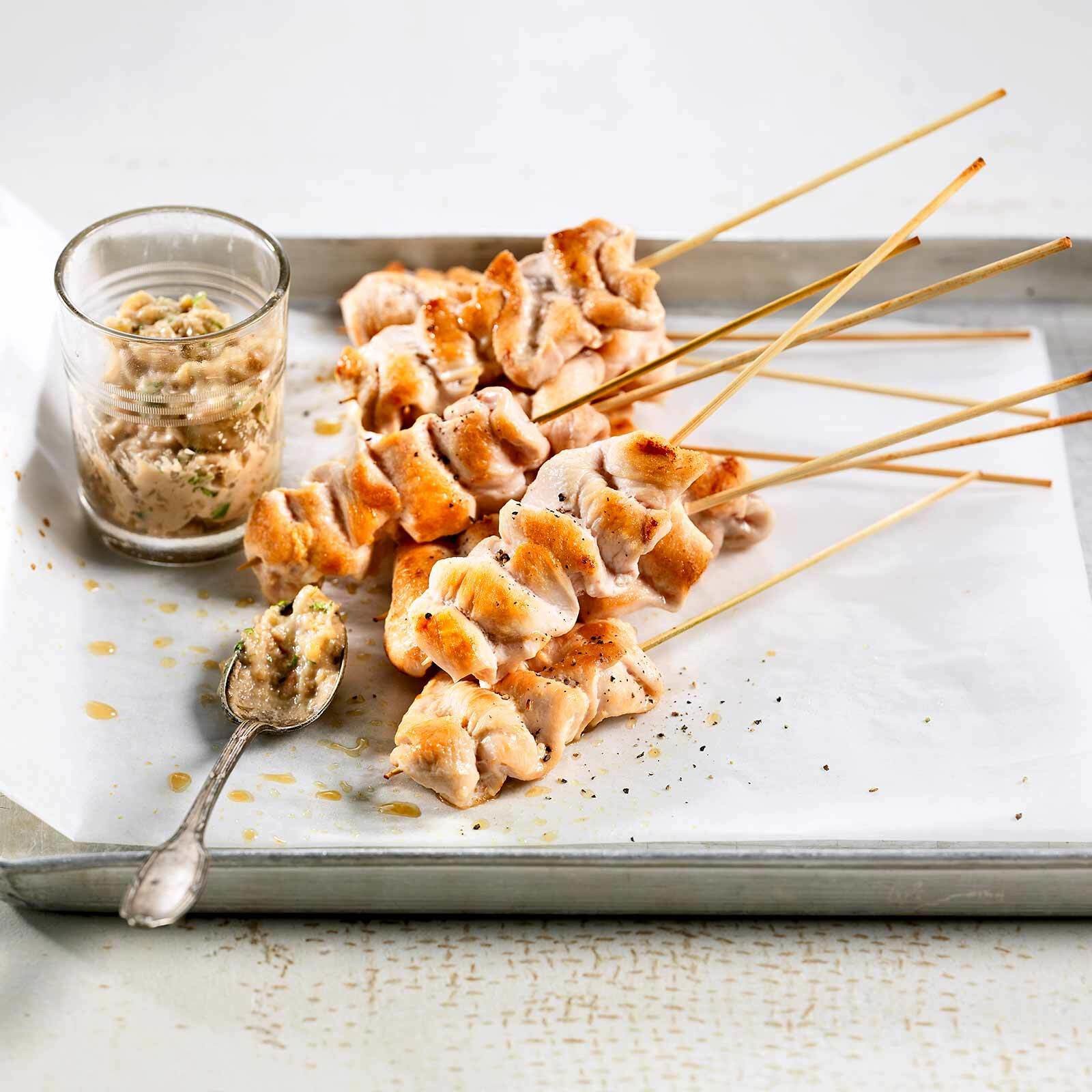 Satay-Spiessli mit Kochbananen-Dip
