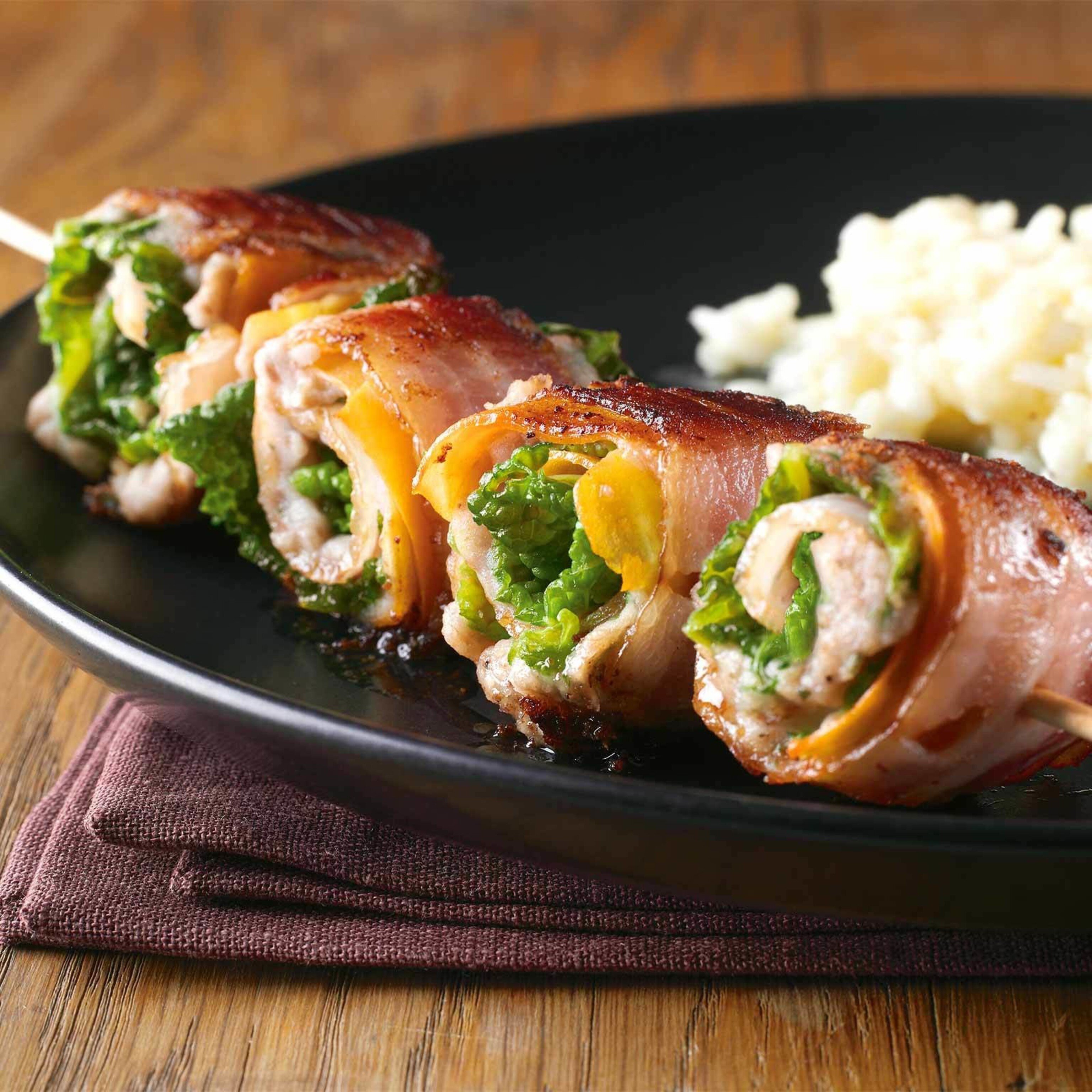 Brochettes de lard roulé