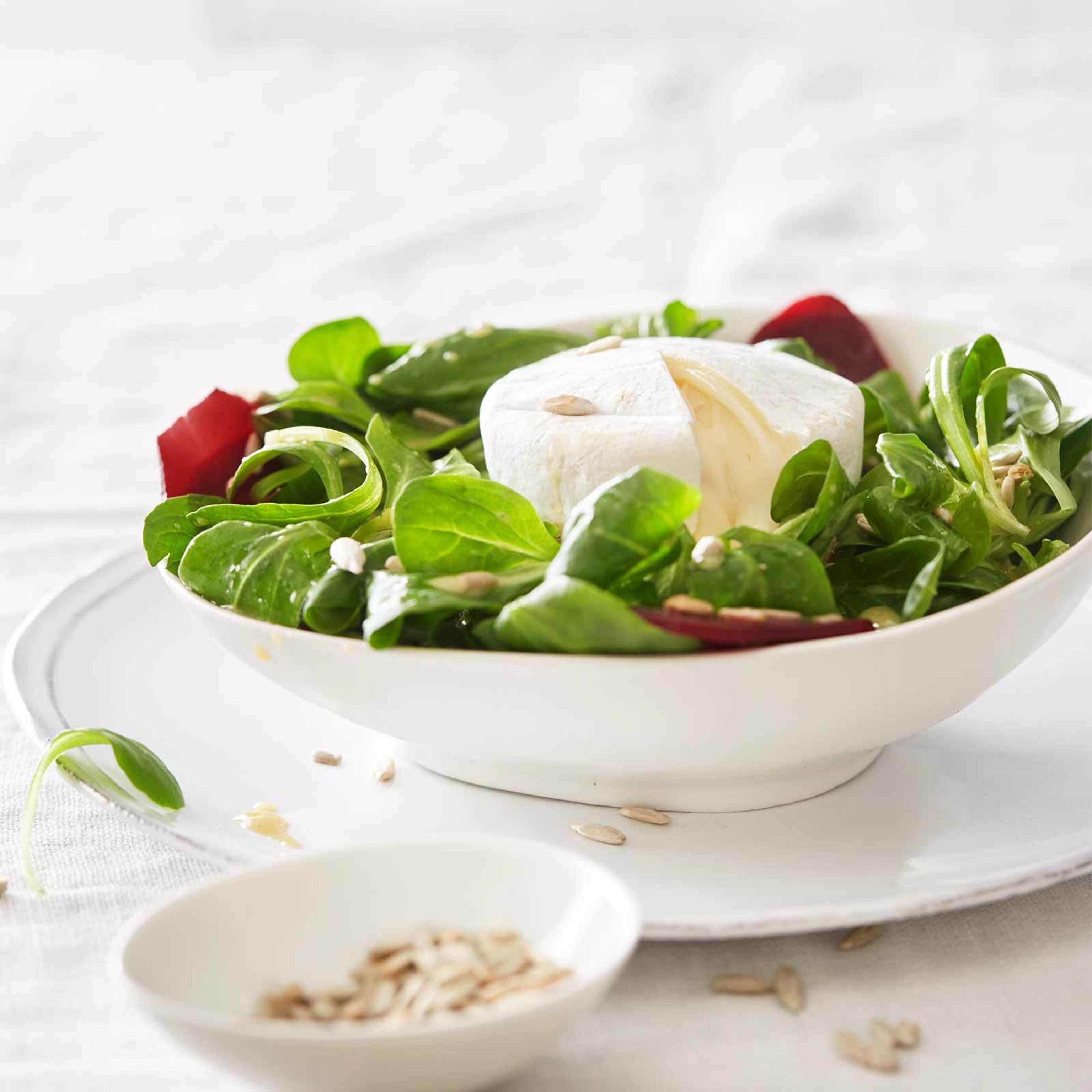 Salade de mâche et tomme