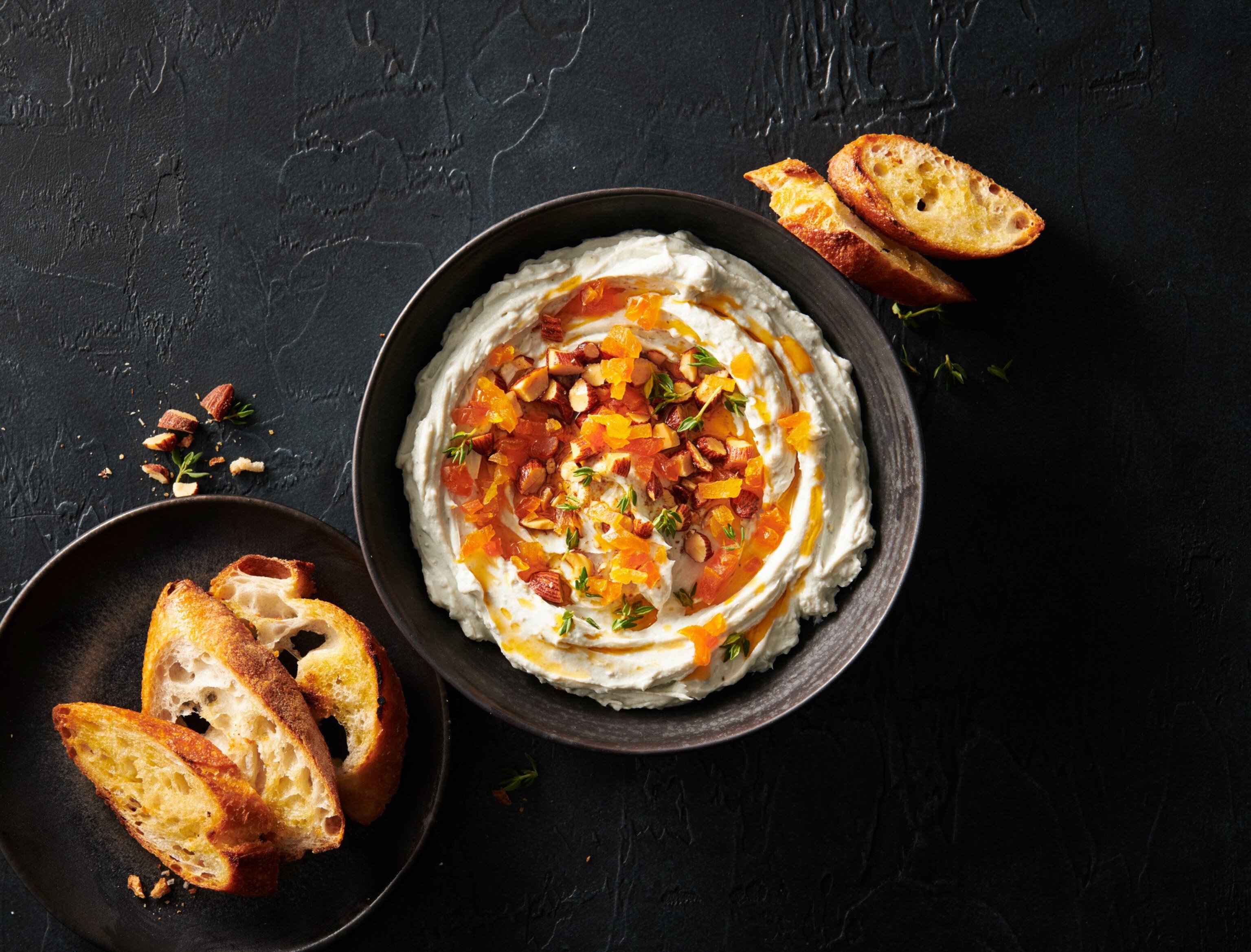 Frischkäse-Dip mit Crostini