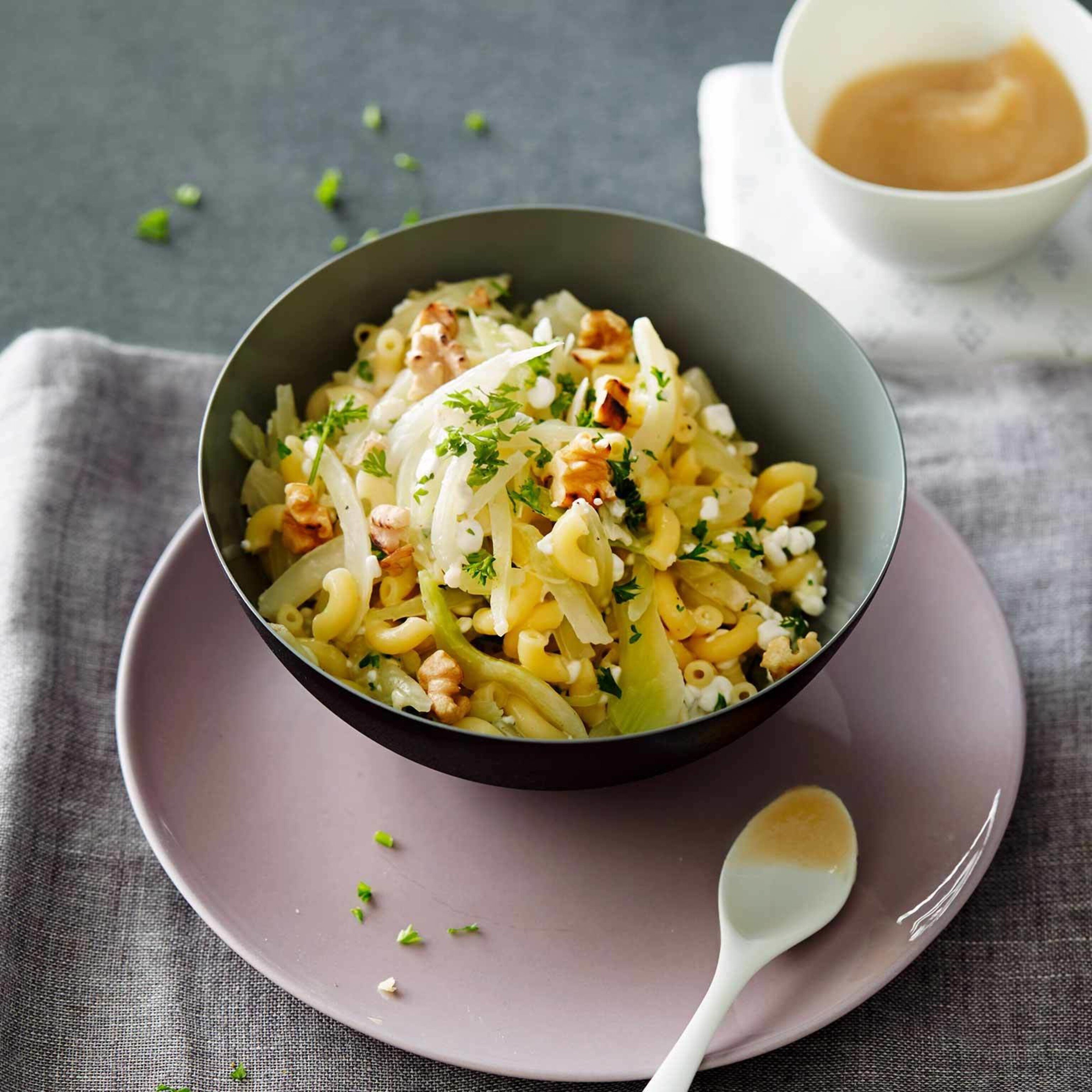 Fenchel-Hörnli mit Apfelmus
