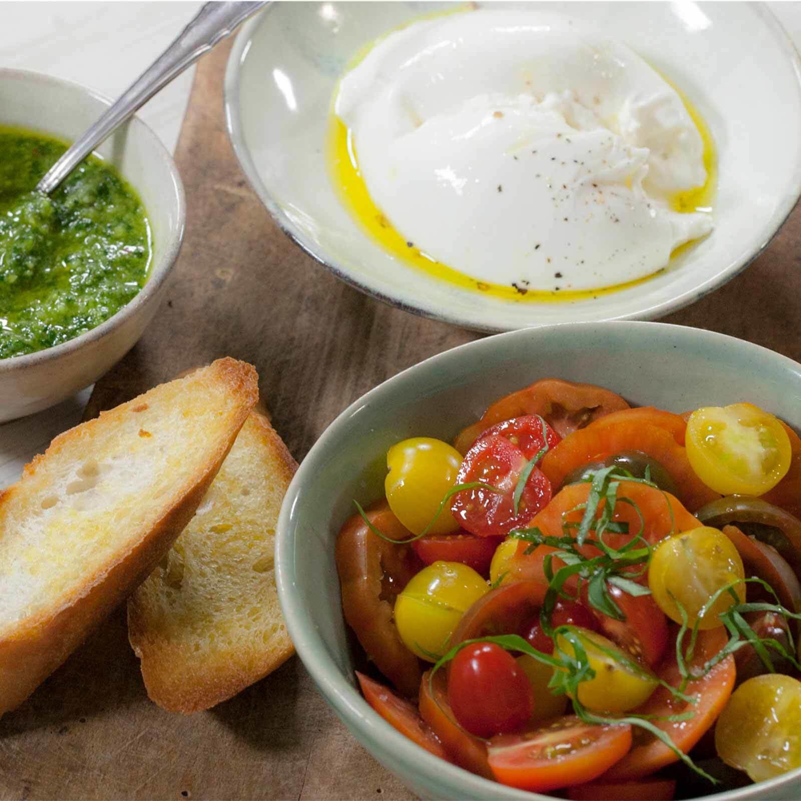 Burrata mit Tomaten und Pesto