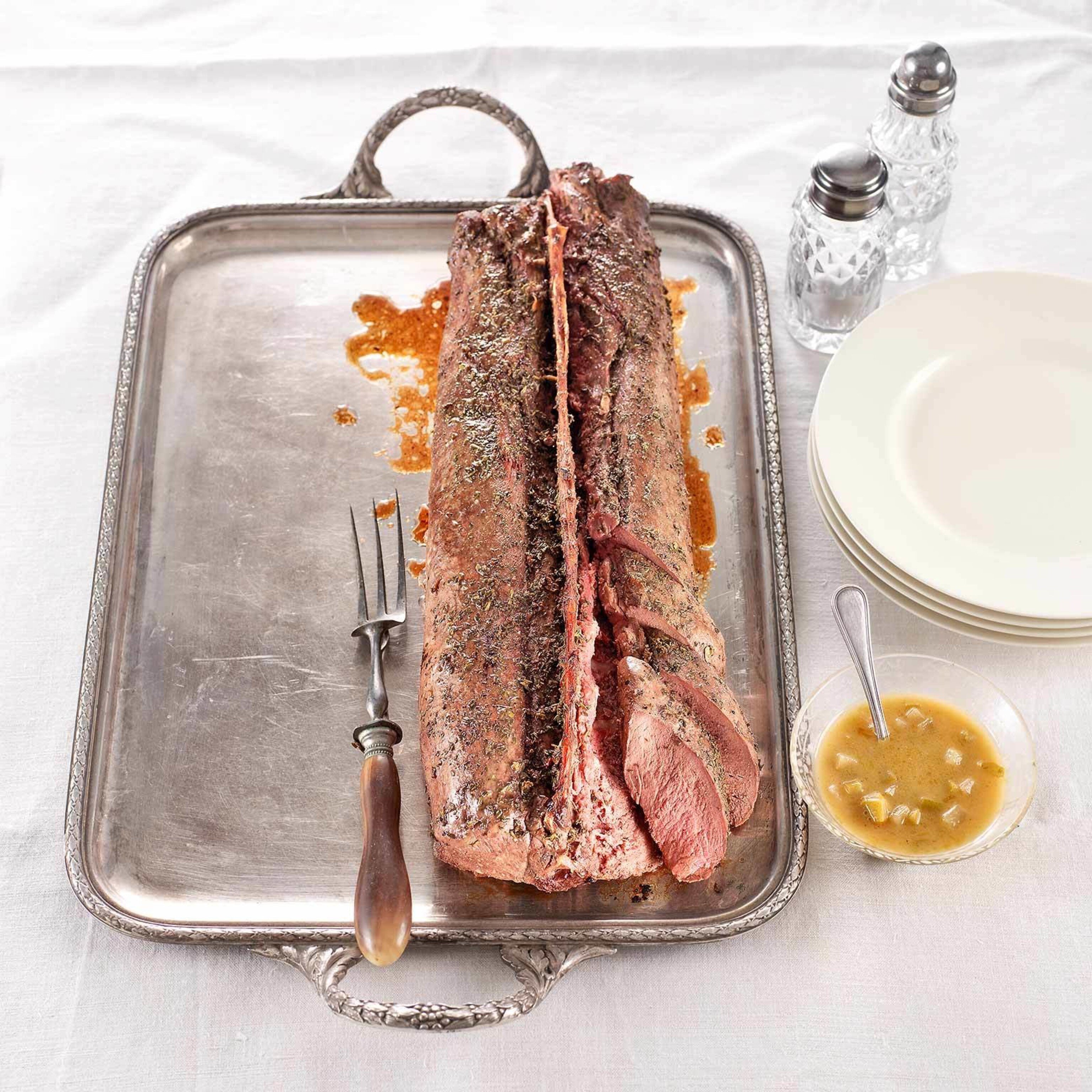 Selle de chevreuil et sauce aux poires