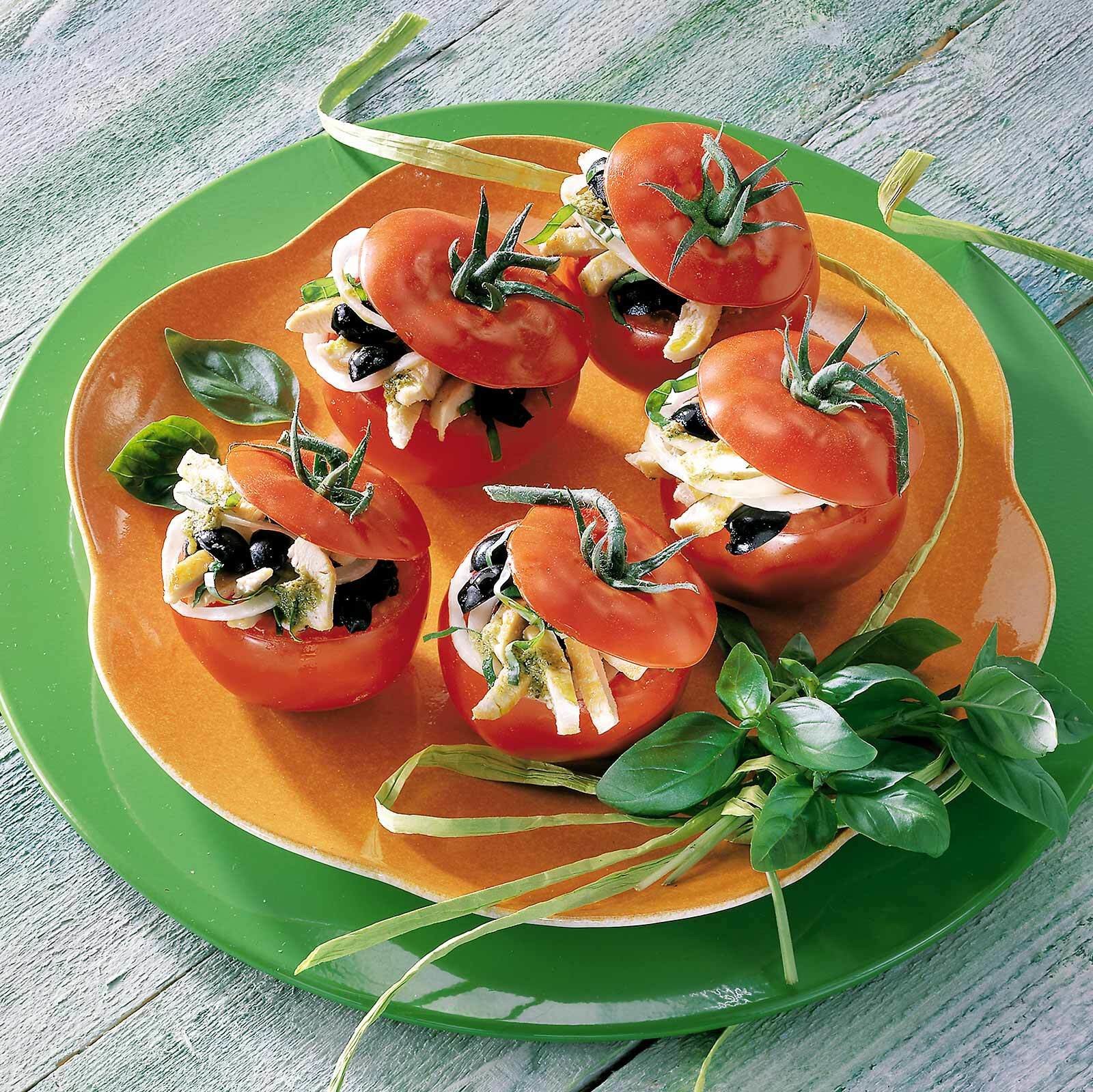 Tomaten mit Pouletsalat