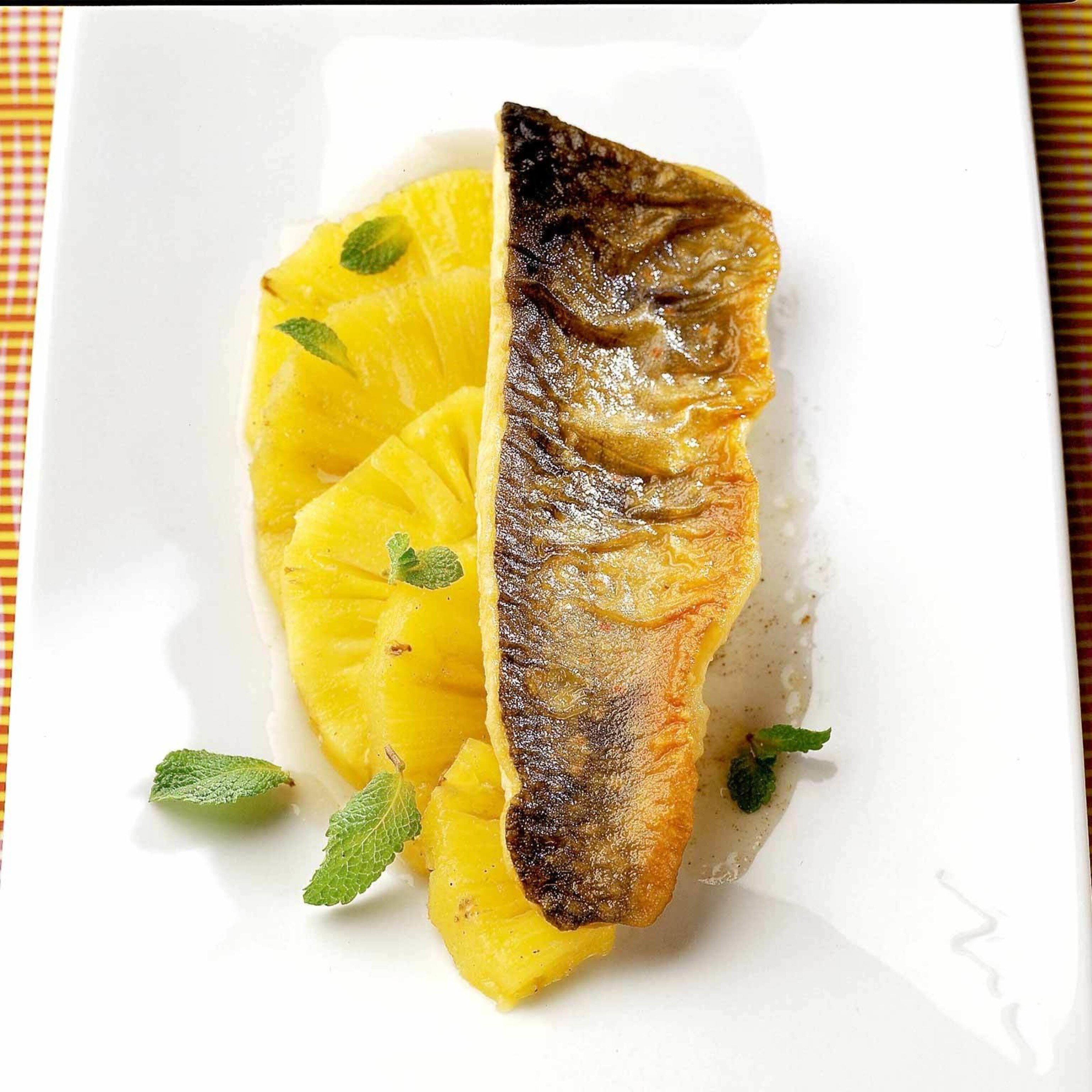 Saibling auf Ananas