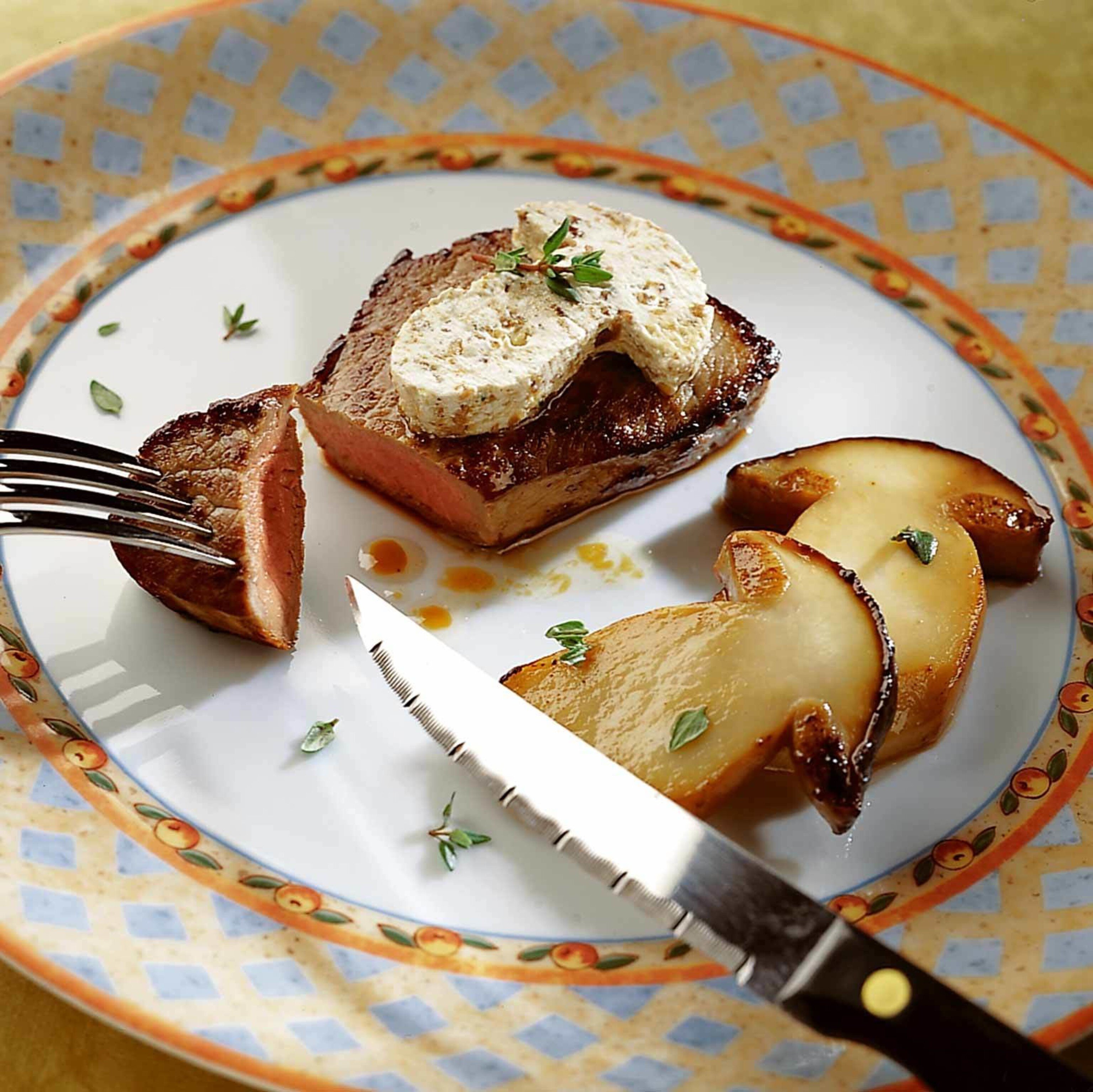 Steaks de romsteck au beurre de bolets