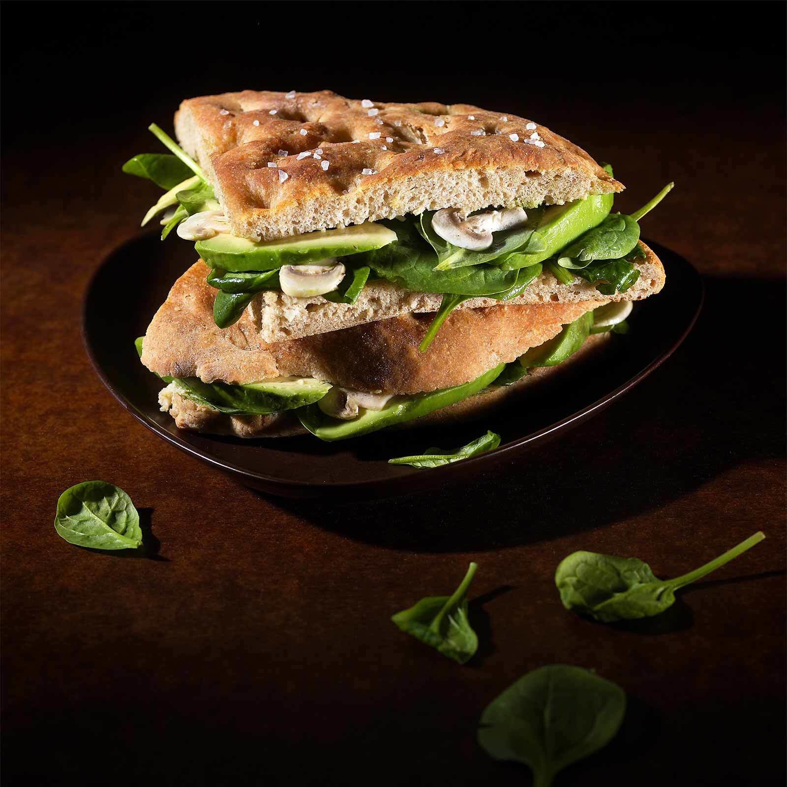 Hausgemachte Focaccia mit grüner Füllung